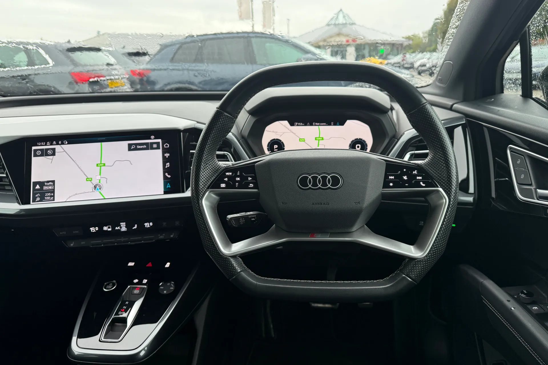 Audi Q4 thumbnail image number 6
