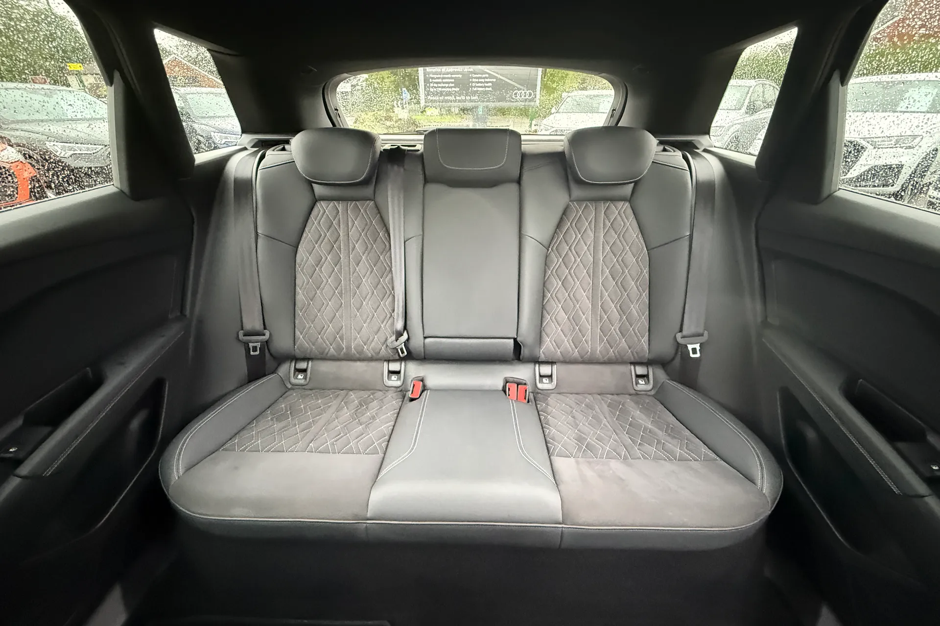 Audi Q4 thumbnail image number 37