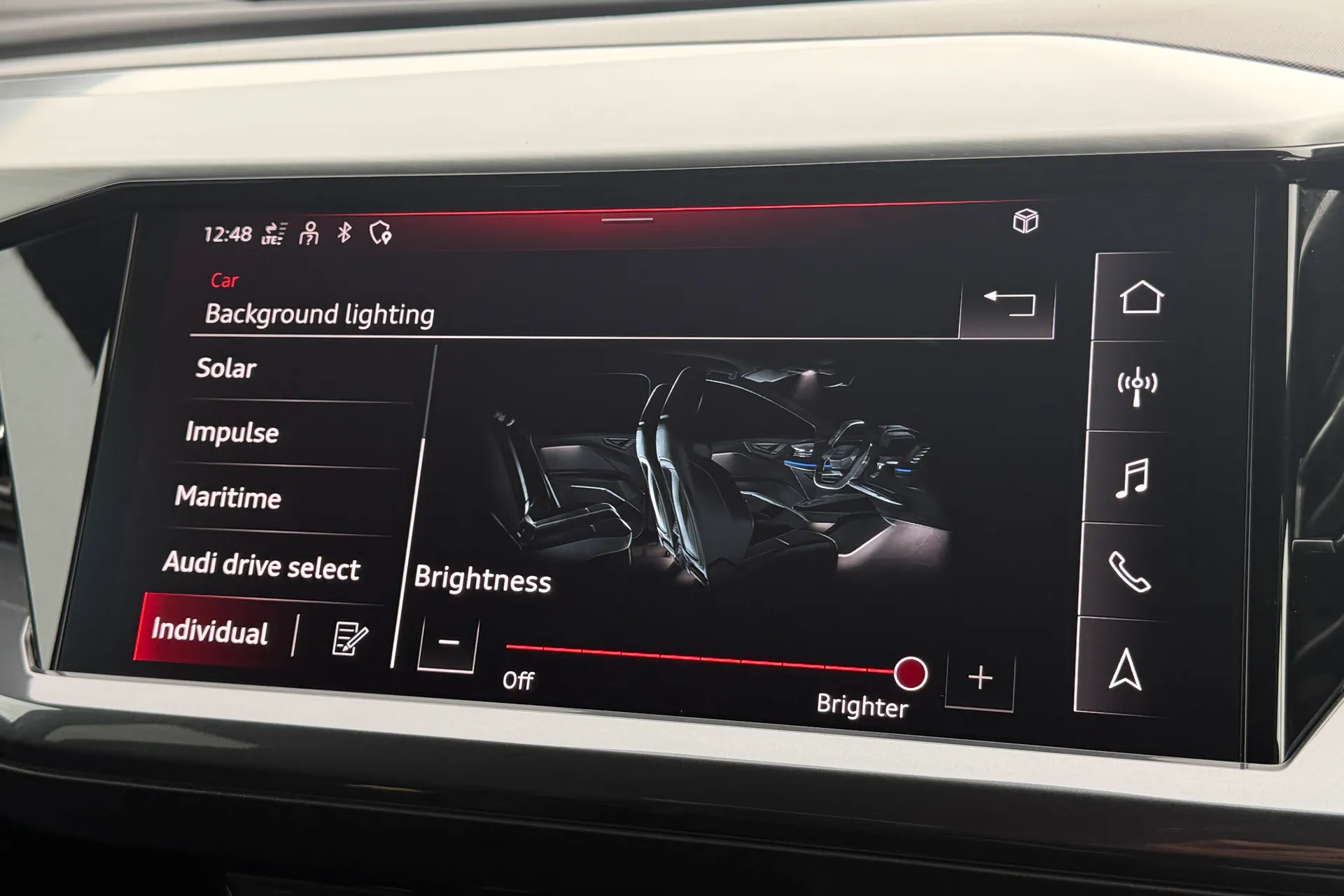 Audi Q4 thumbnail image number 12