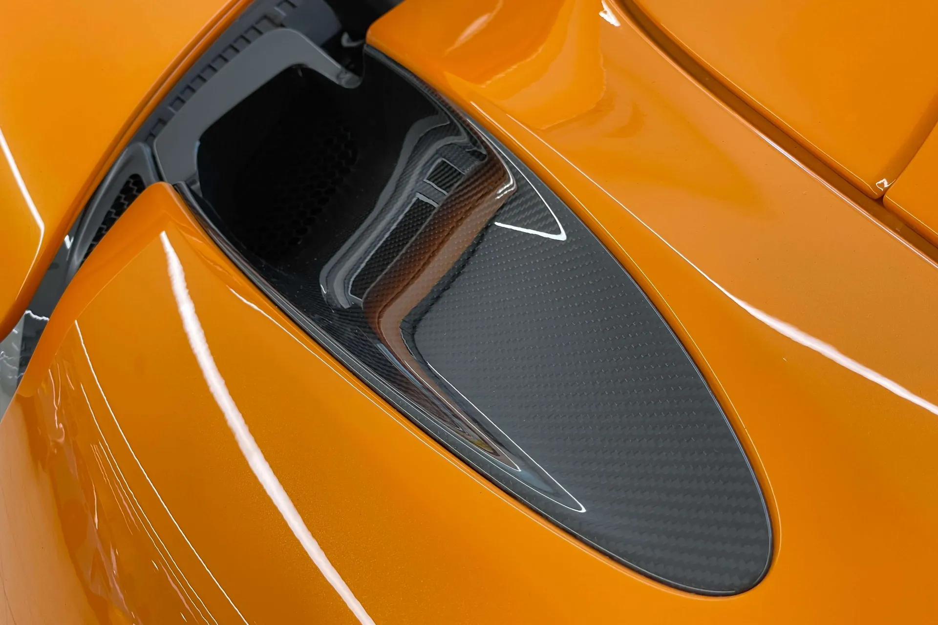 McLaren 720S thumbnail image number 50