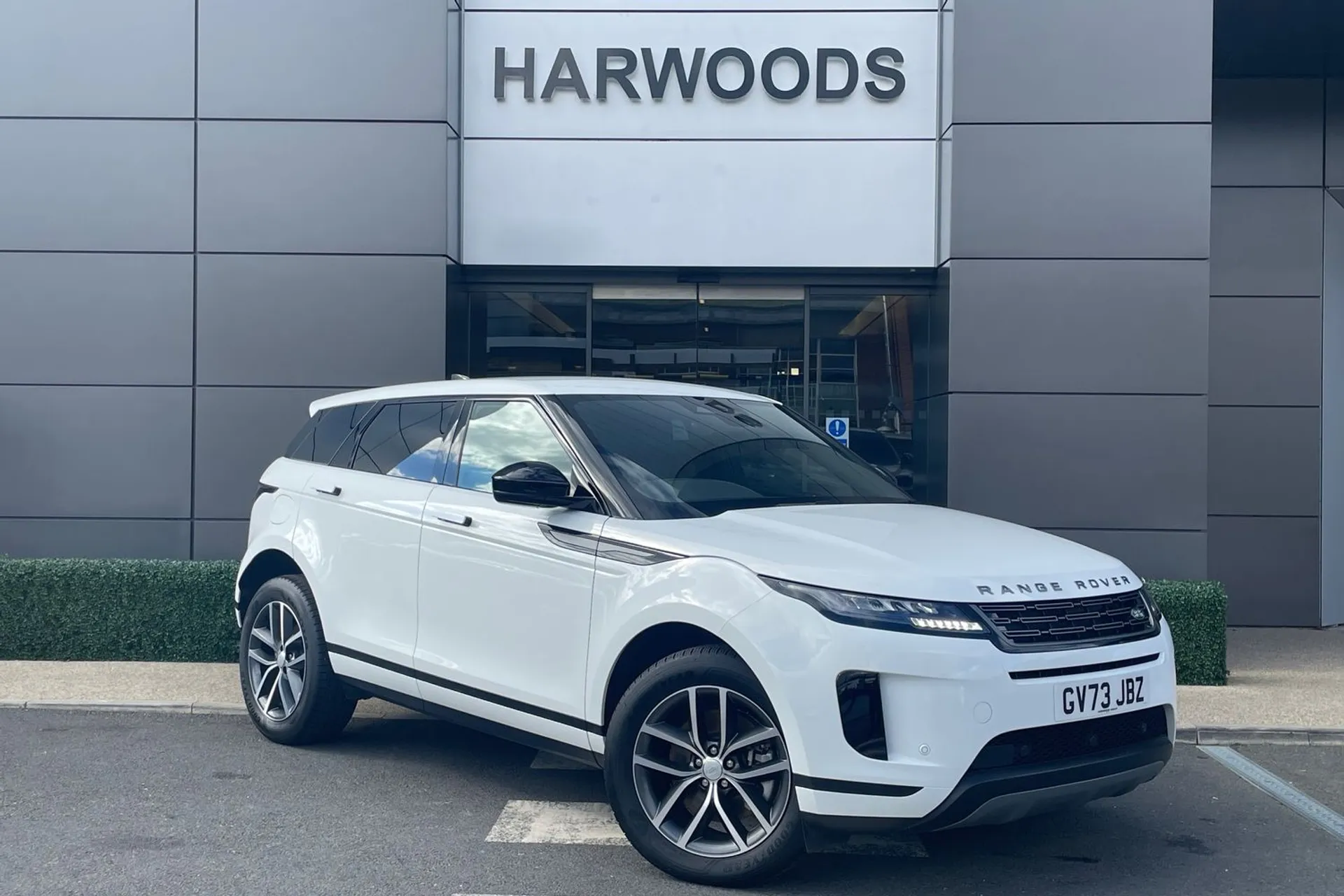 LAND ROVER RANGE ROVER EVOQUE focused image