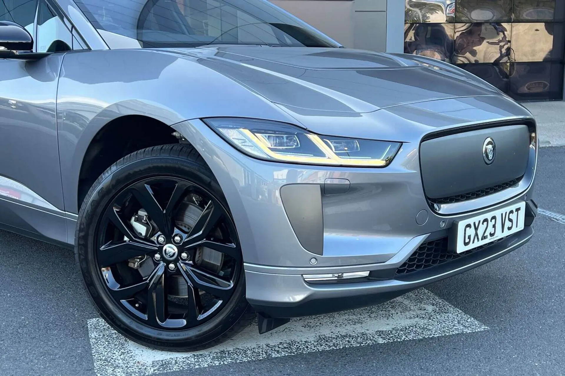 Jaguar I-PACE thumbnail image number 24