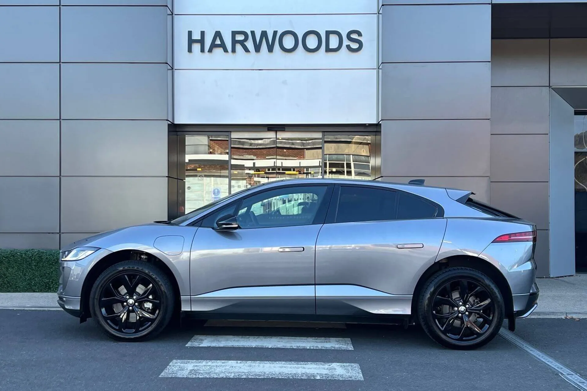 Jaguar I-PACE thumbnail image number 13