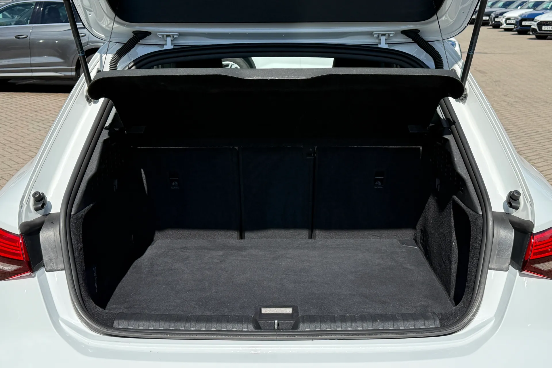Audi A3 thumbnail image number 37
