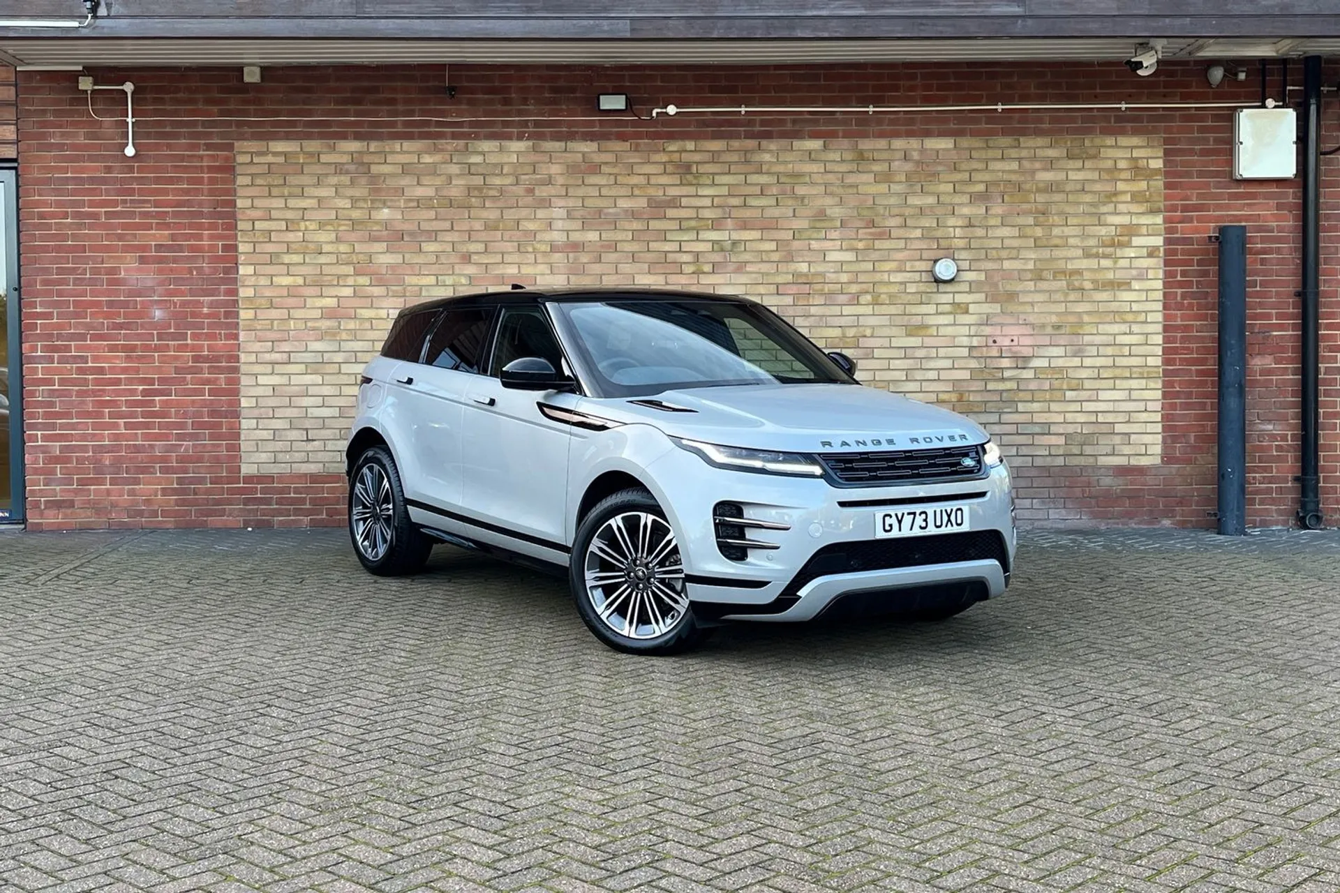 LAND ROVER RANGE ROVER EVOQUE focused image