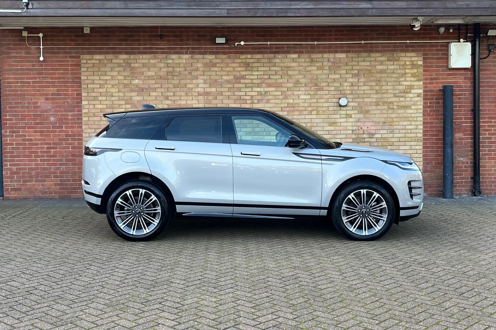 LAND ROVER RANGE ROVER EVOQUE thumbnail image number 2