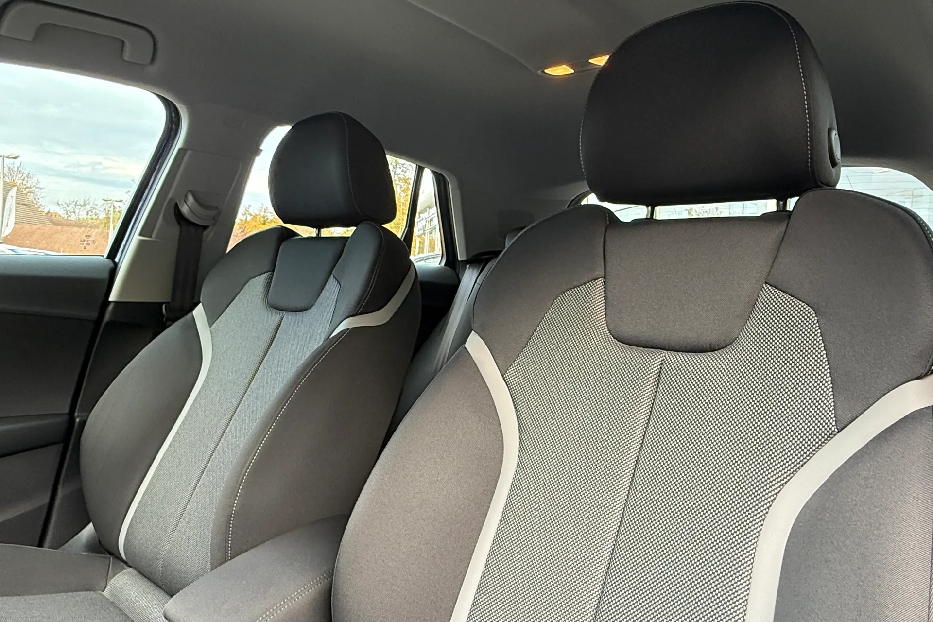 Audi Q2 thumbnail image number 19