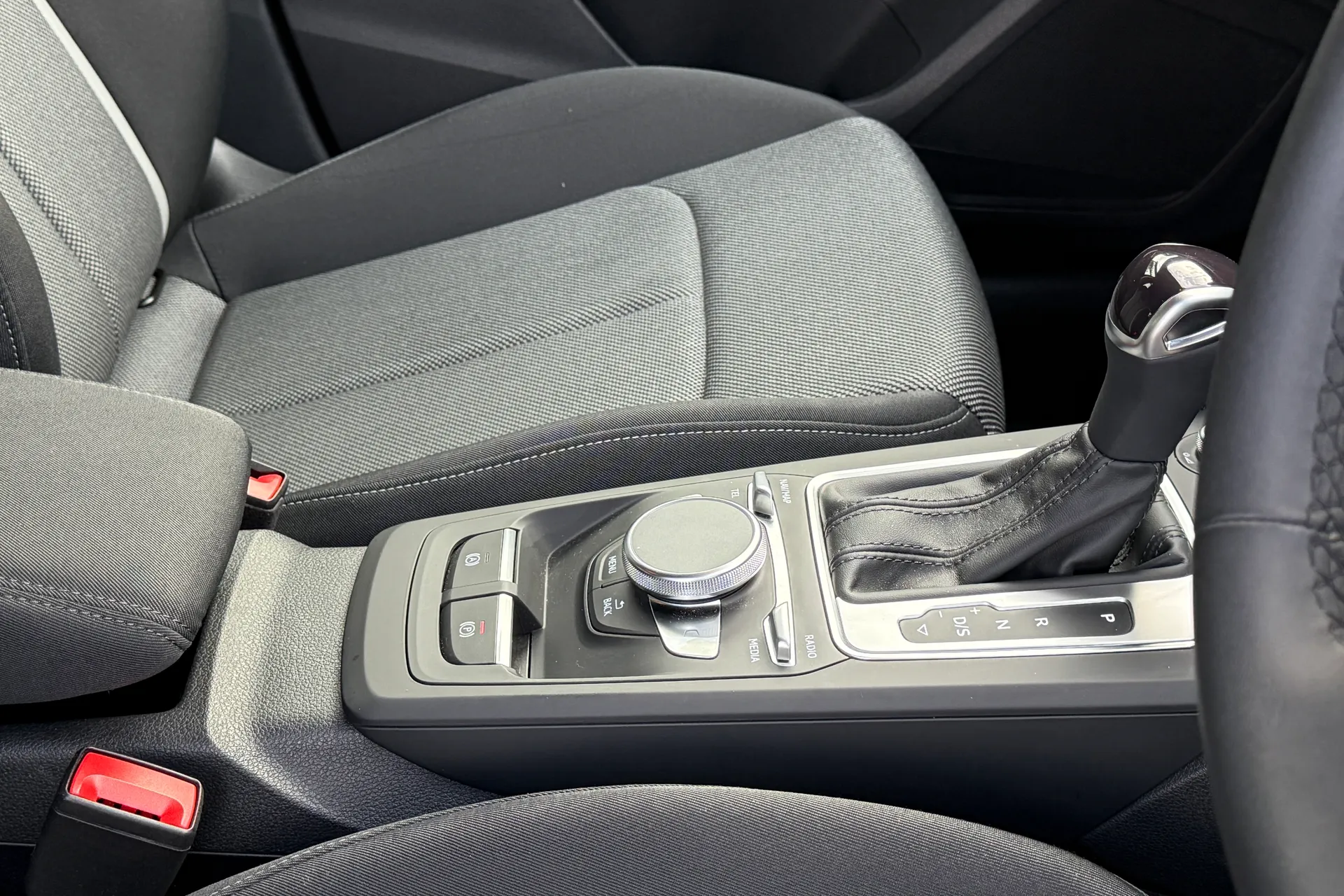 Audi Q2 thumbnail image number 40