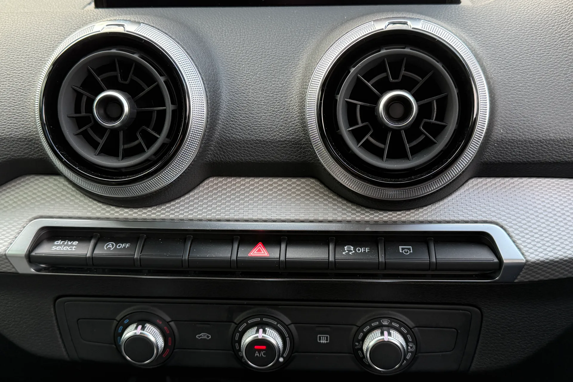 Audi Q2 thumbnail image number 43