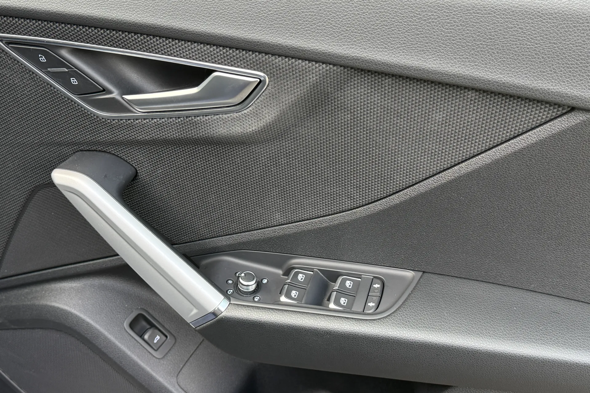 Audi Q2 thumbnail image number 39