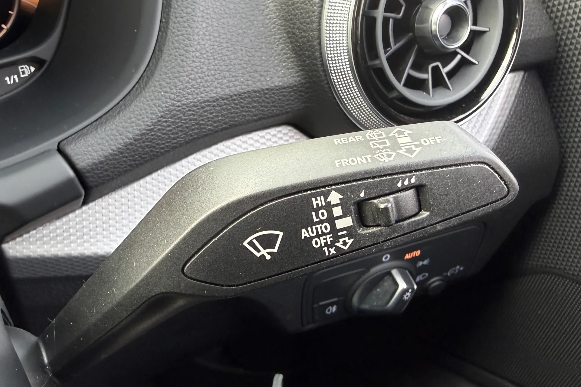 Audi Q2 thumbnail image number 60