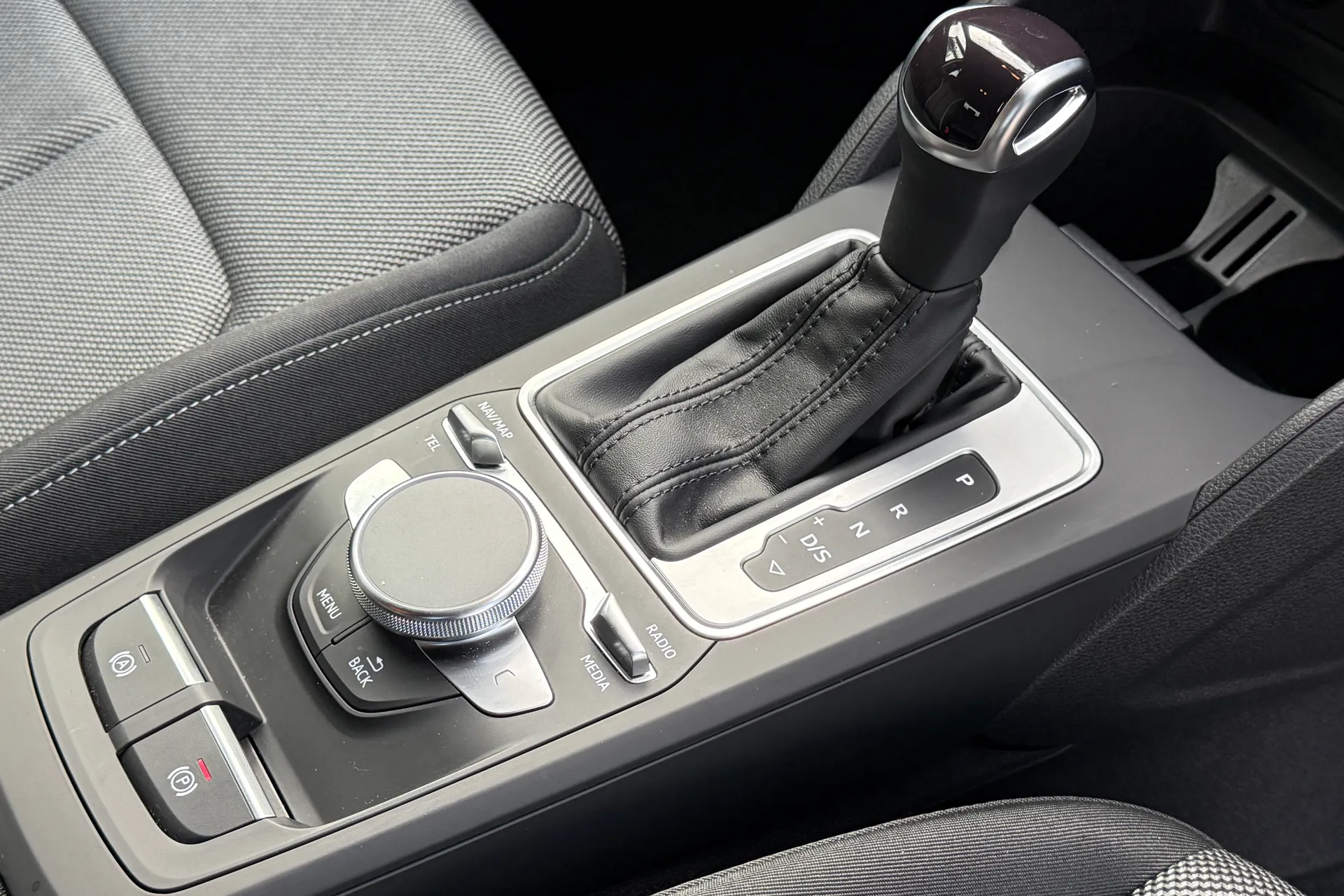 Audi Q2 thumbnail image number 41