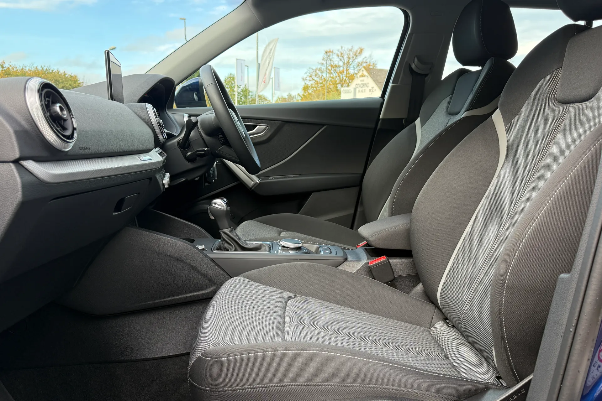 Audi Q2 thumbnail image number 18