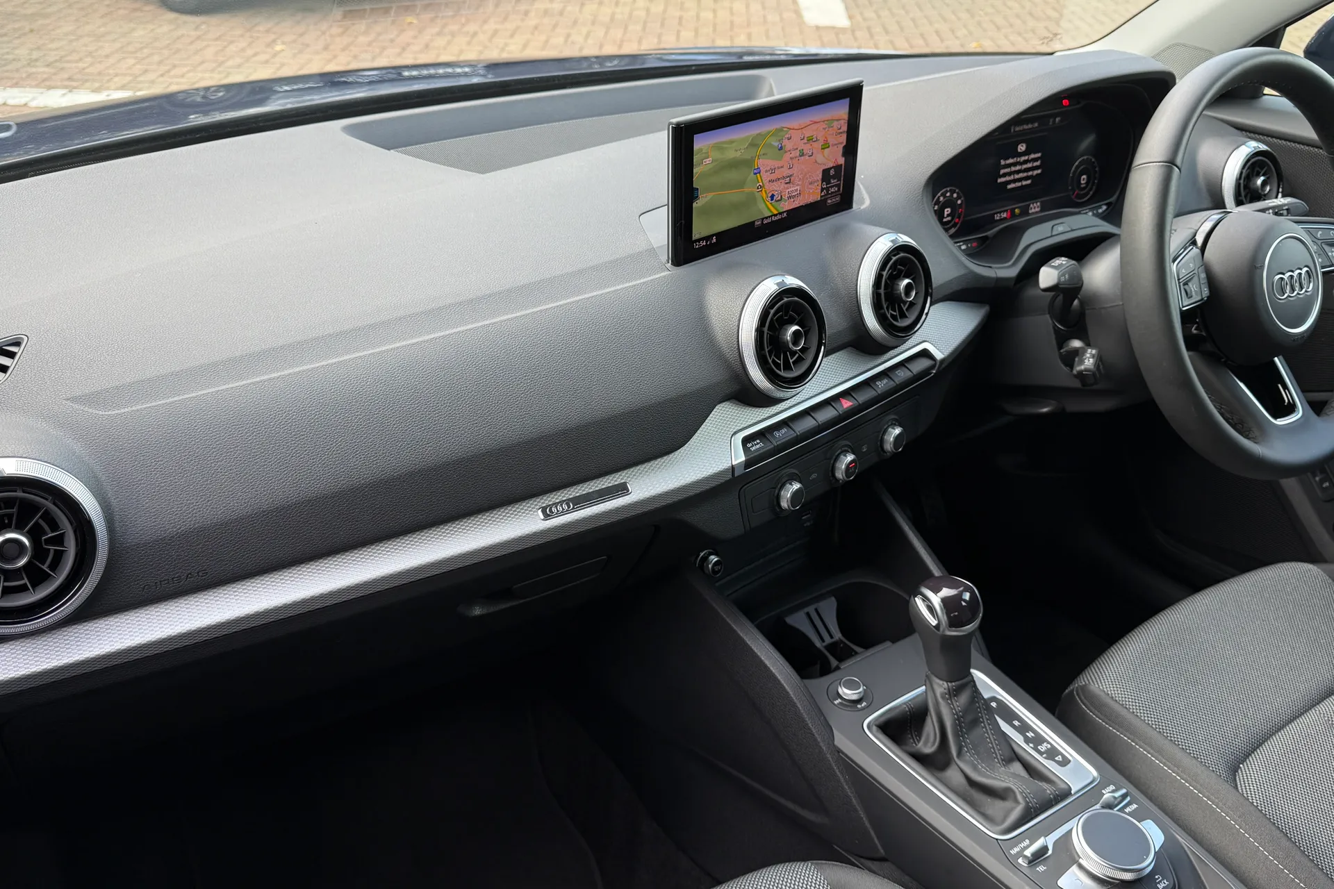 Audi Q2 thumbnail image number 17