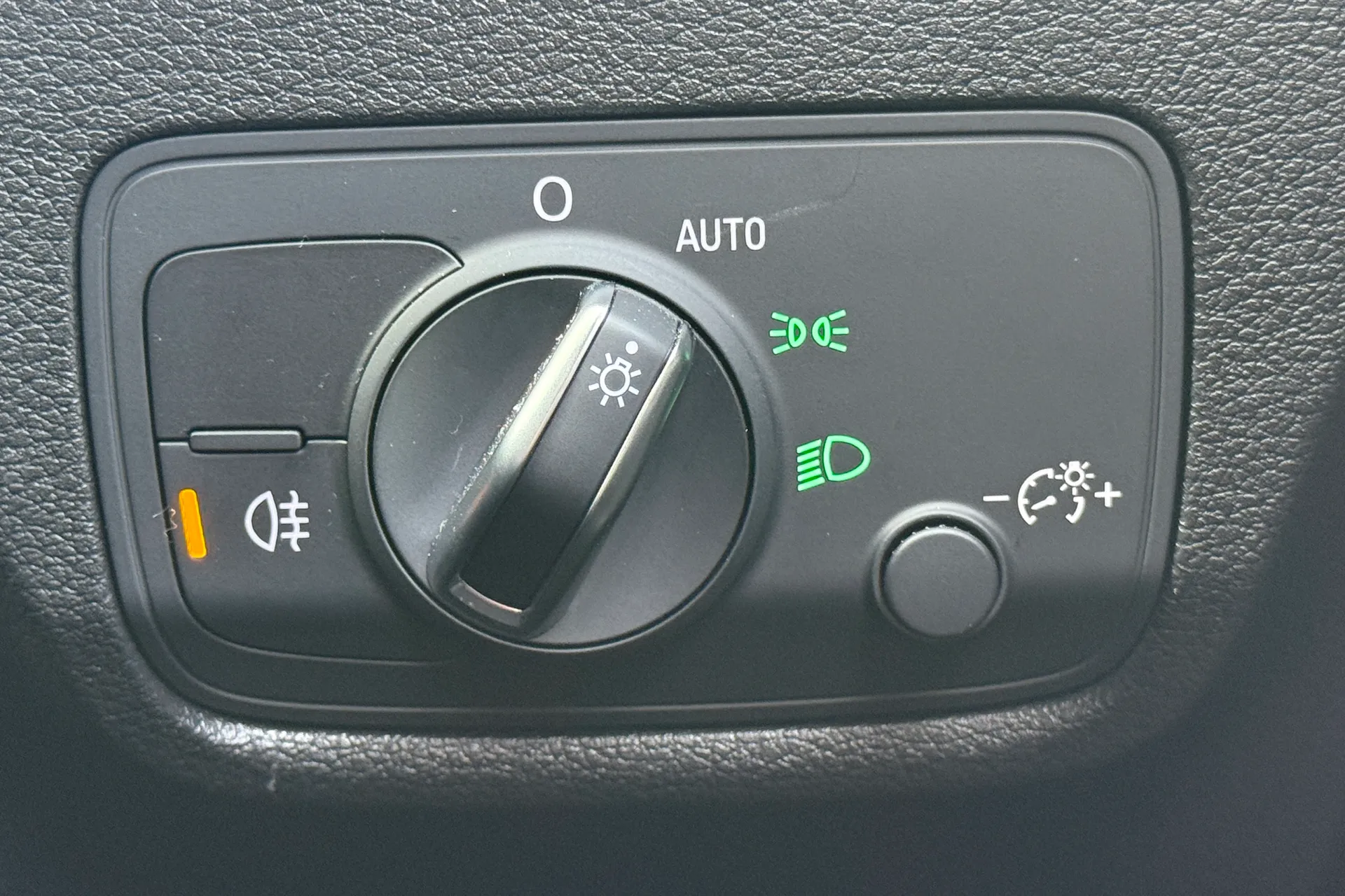 Audi Q2 thumbnail image number 61