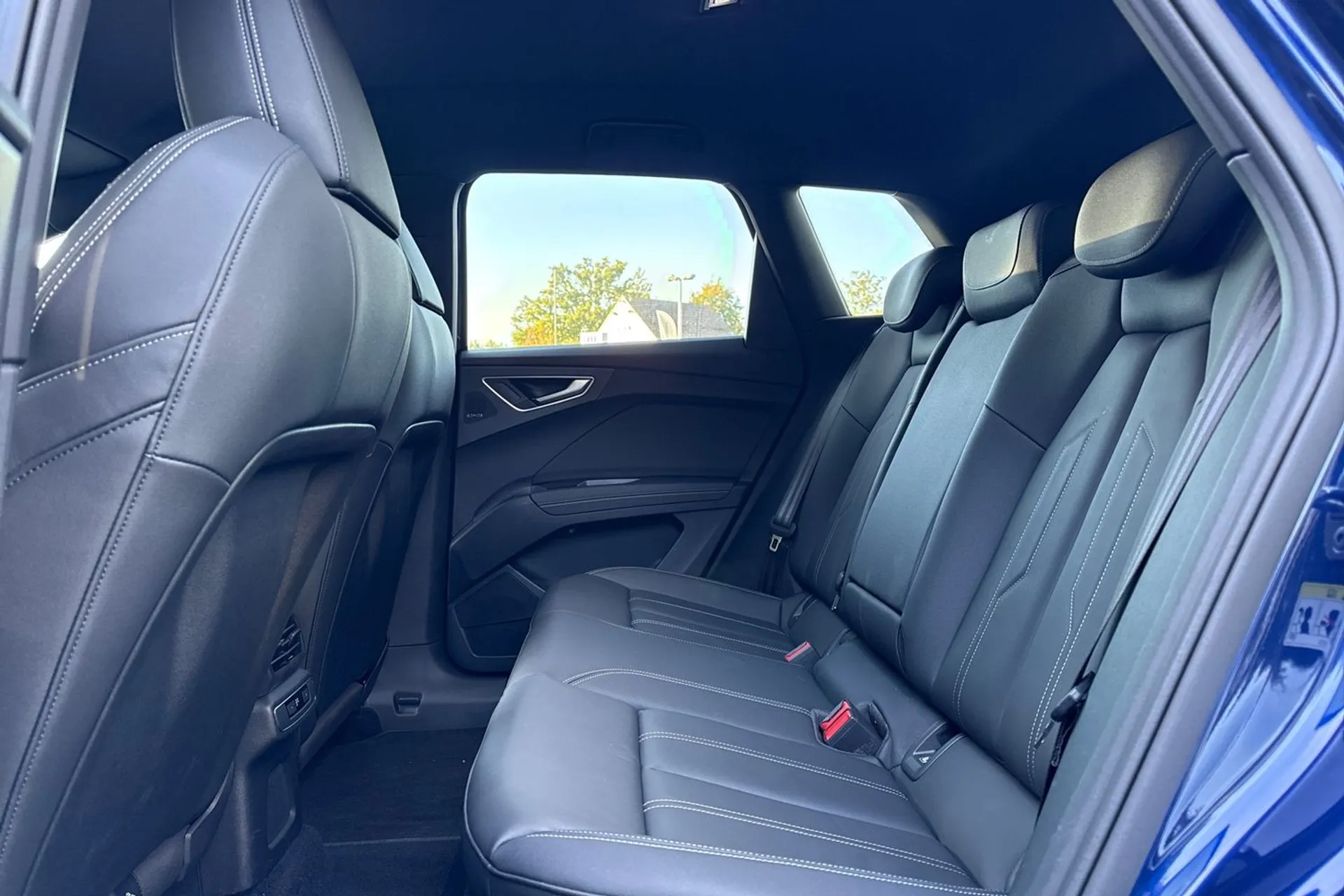 Audi Q4 thumbnail image number 20