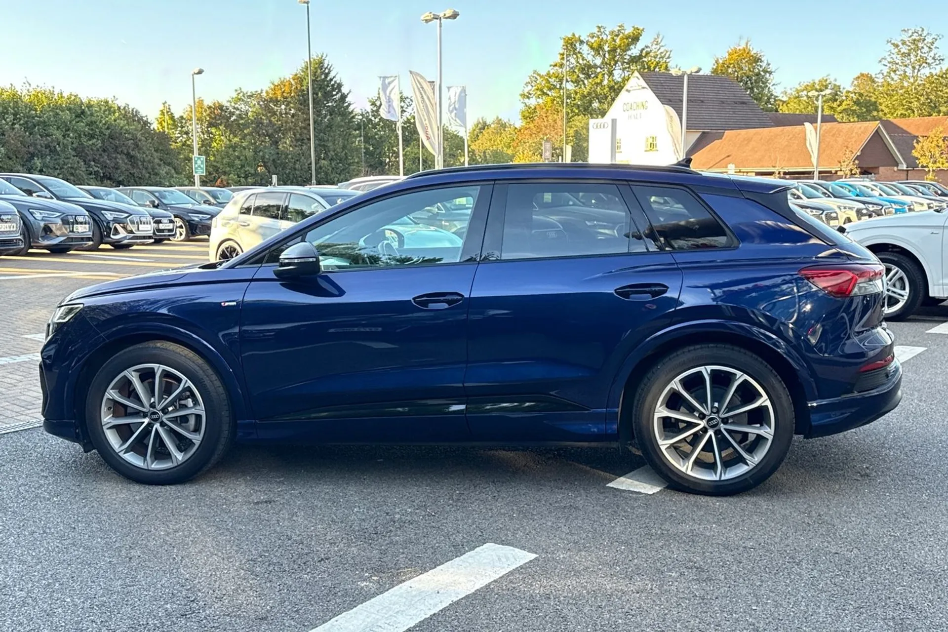 Audi Q4 thumbnail image number 14