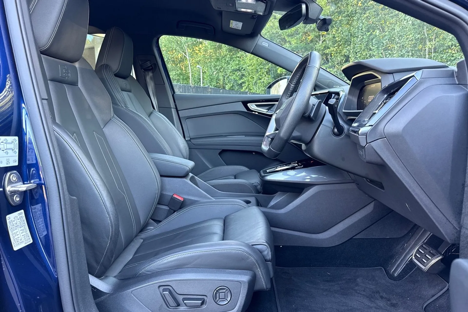 Audi Q4 thumbnail image number 11