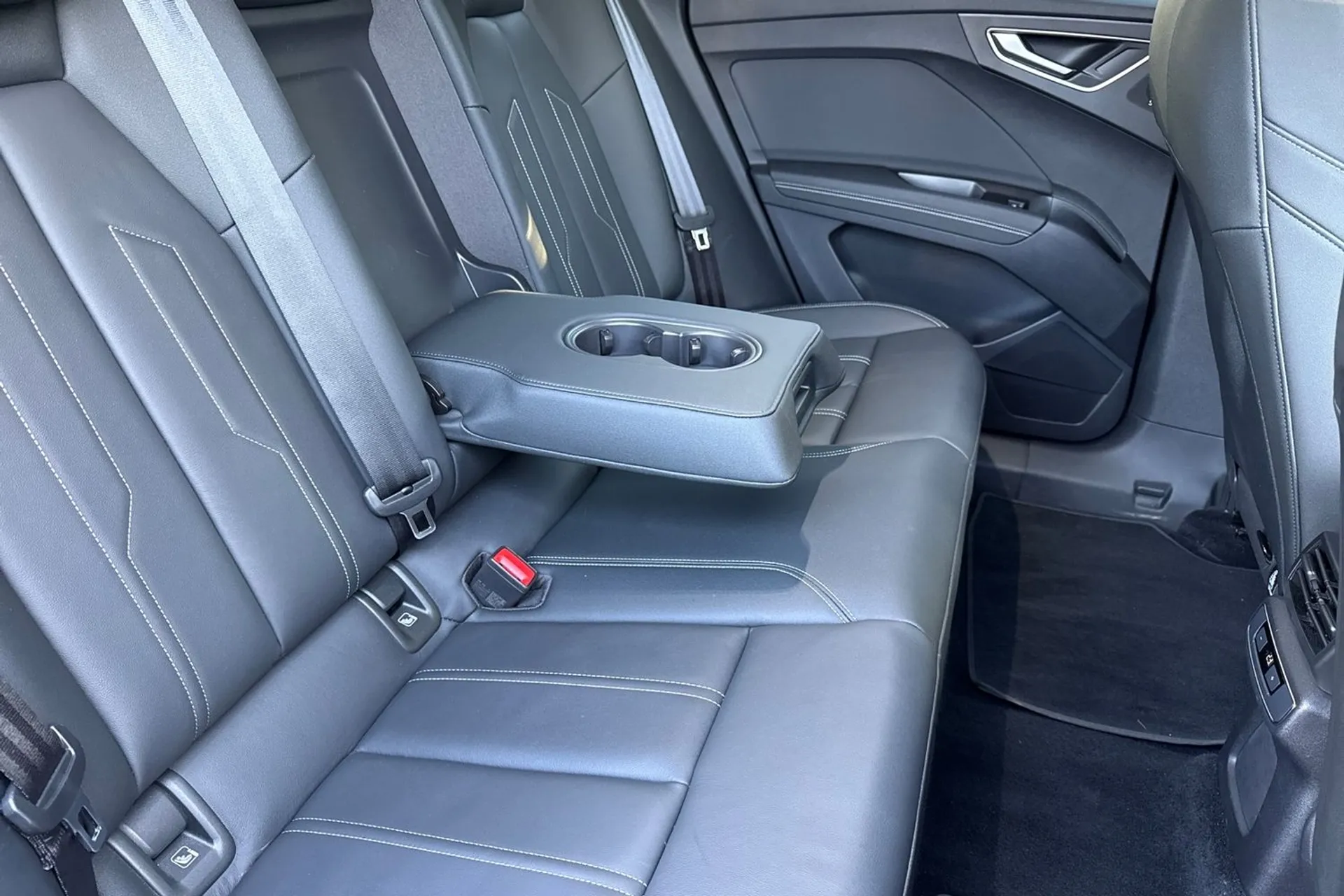 Audi Q4 thumbnail image number 31