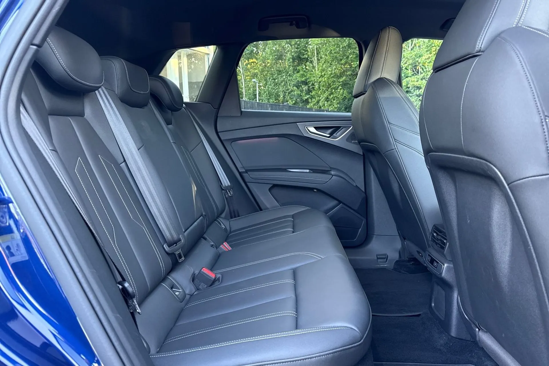 Audi Q4 thumbnail image number 9