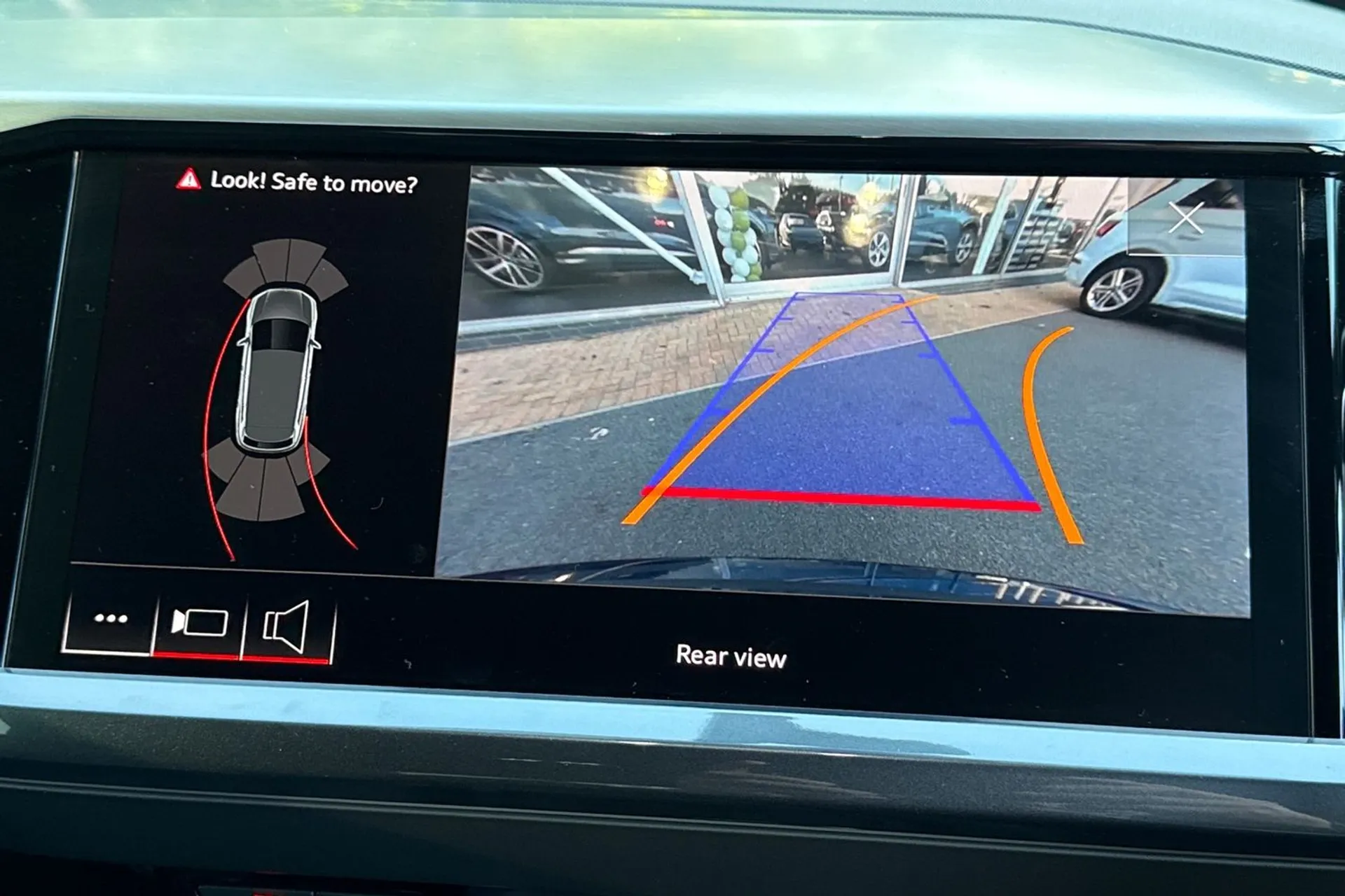 Audi Q4 thumbnail image number 5