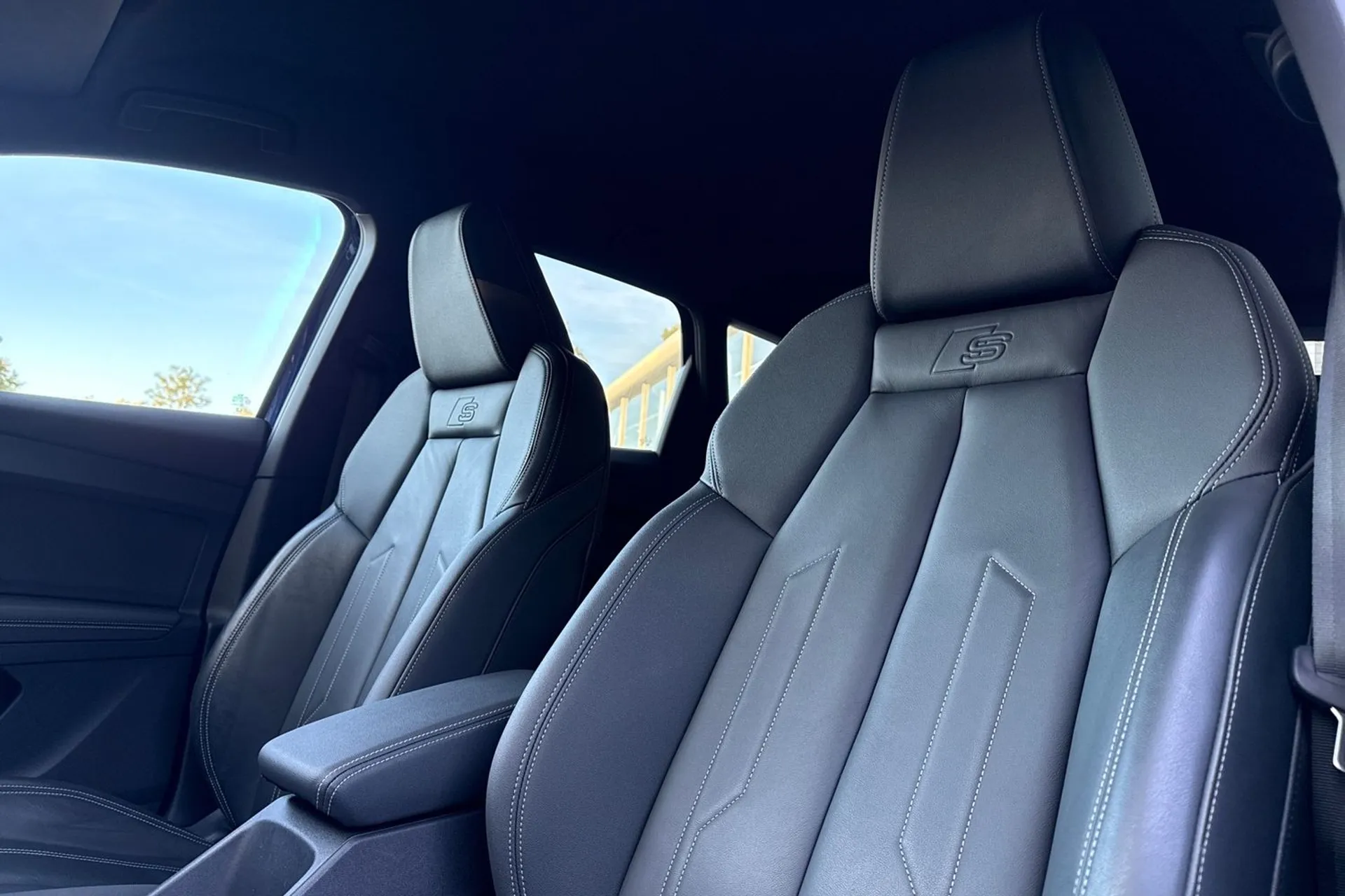 Audi Q4 thumbnail image number 19