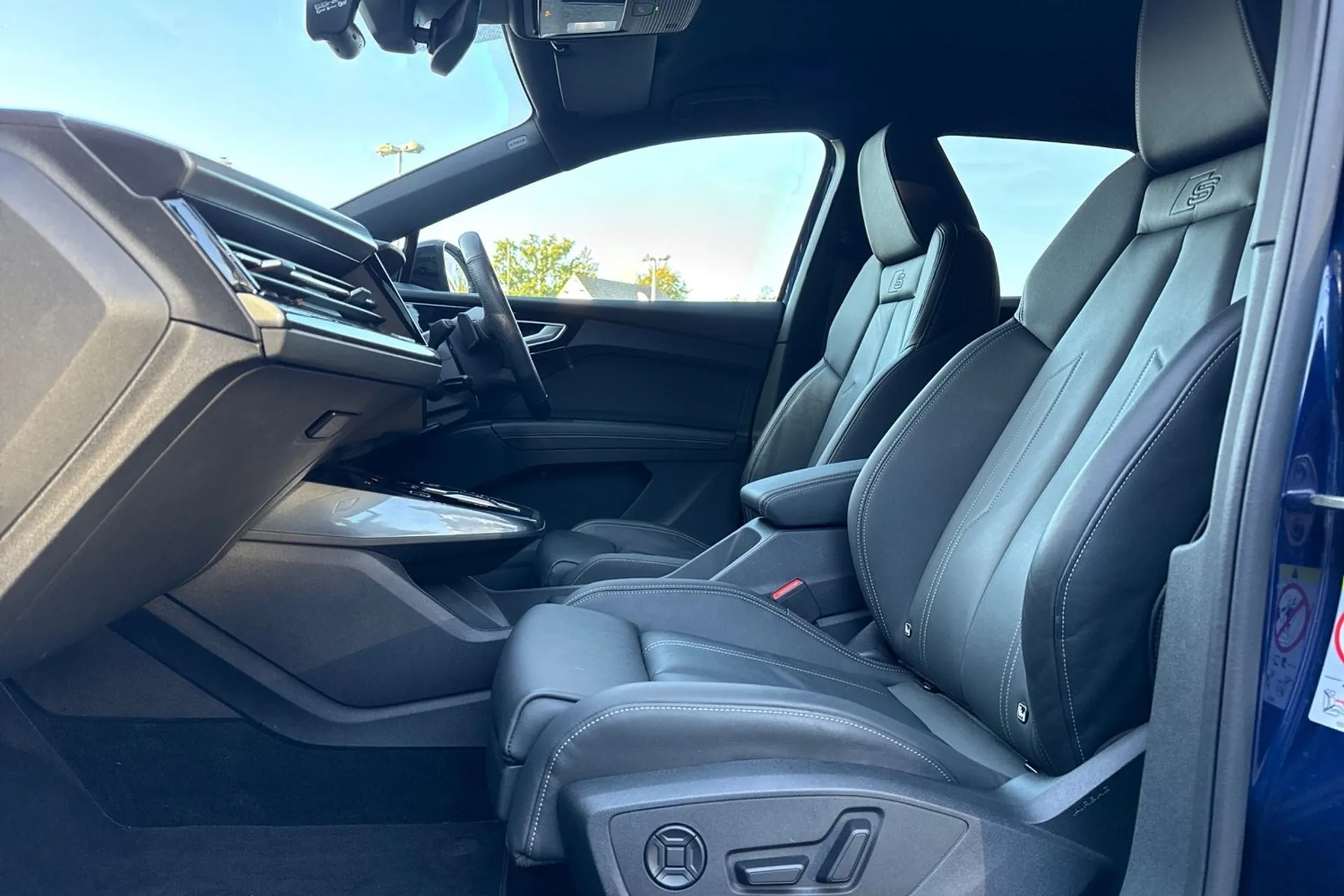 Audi Q4 thumbnail image number 18