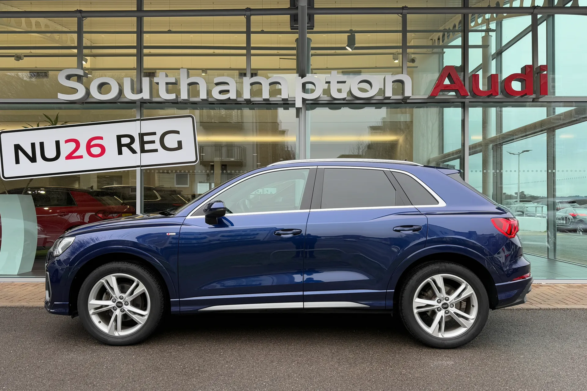 Audi Q3 thumbnail image number 40