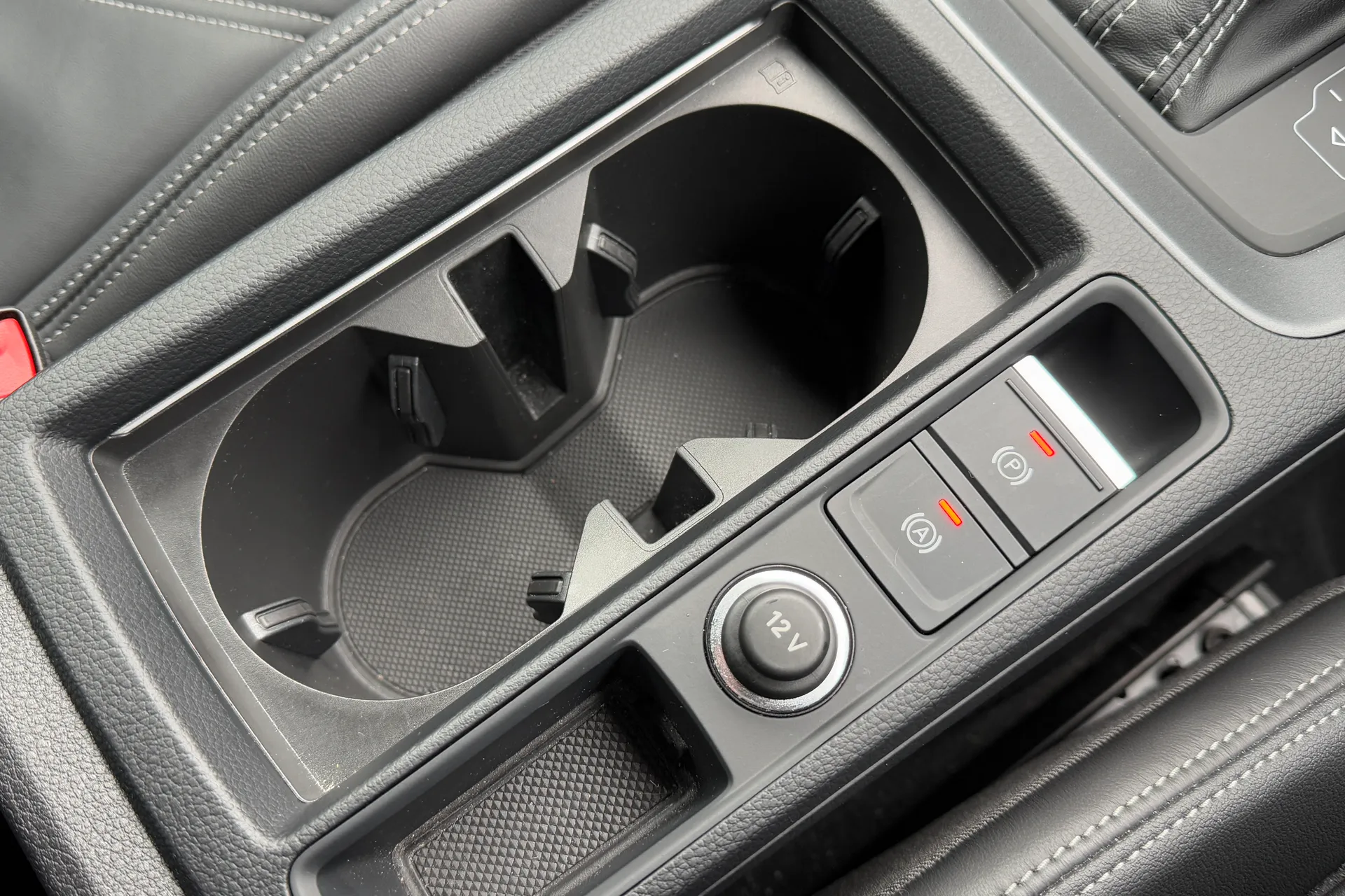 Audi Q3 thumbnail image number 16