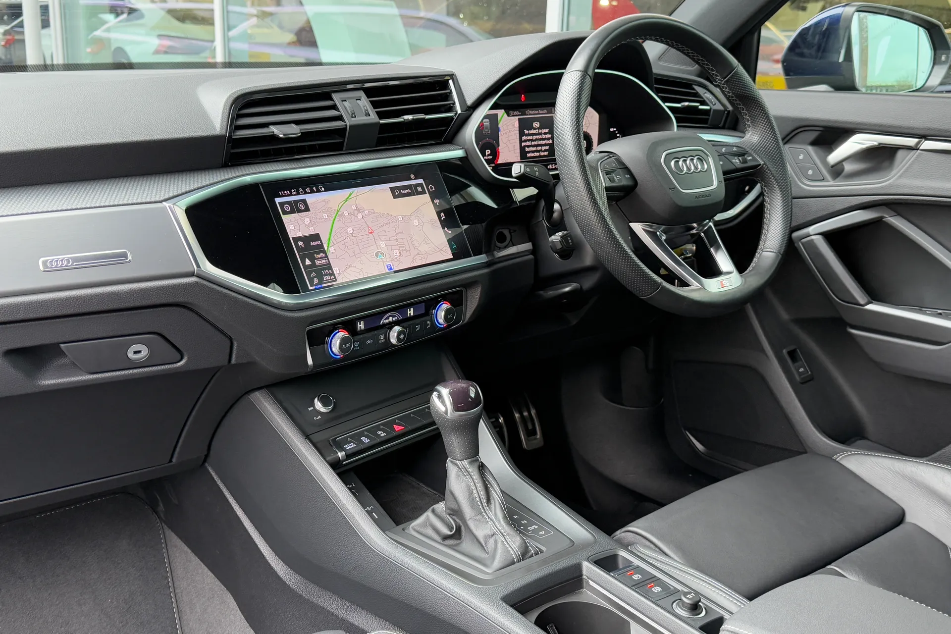 Audi Q3 thumbnail image number 43