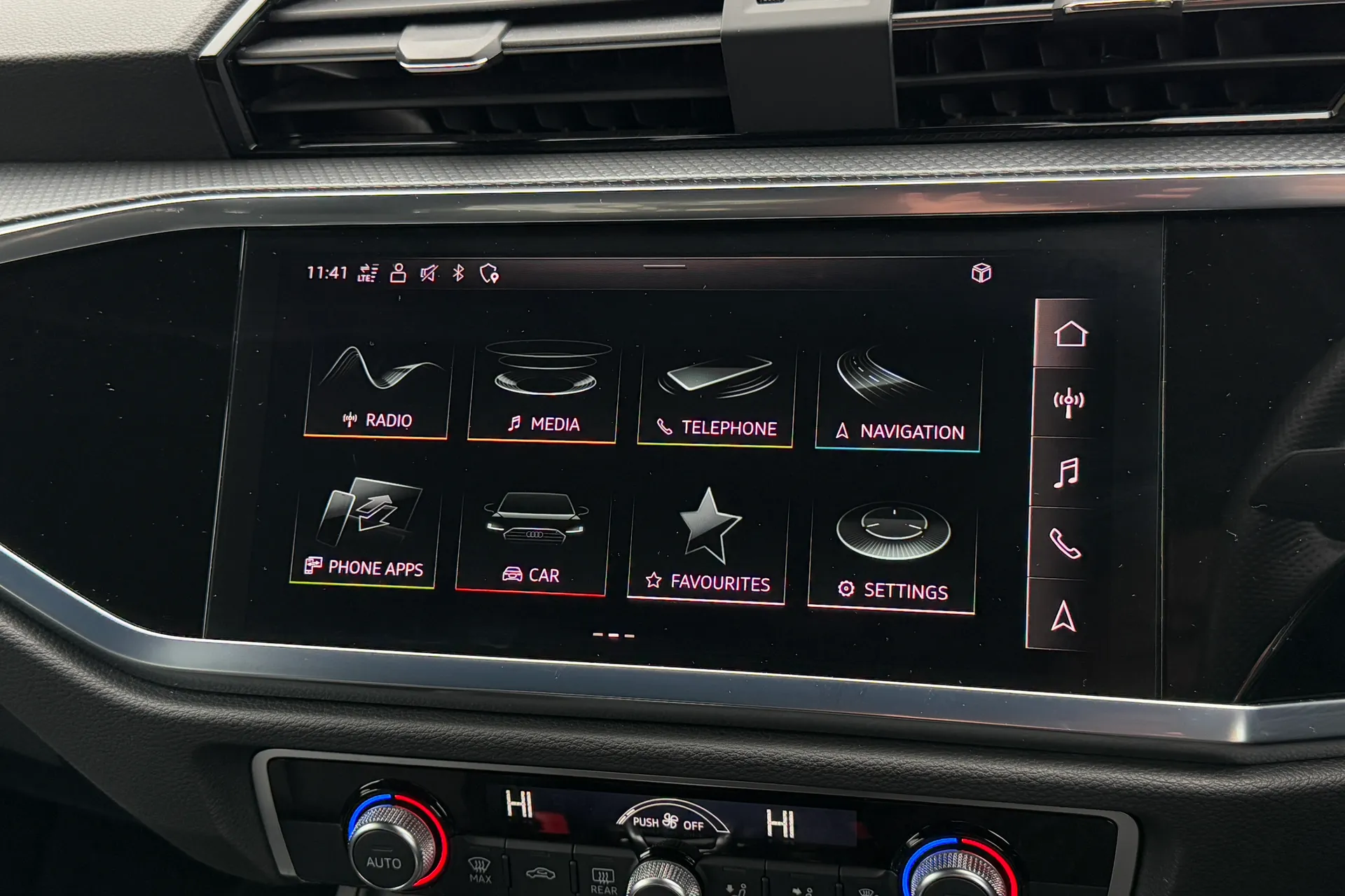 Audi Q3 thumbnail image number 10