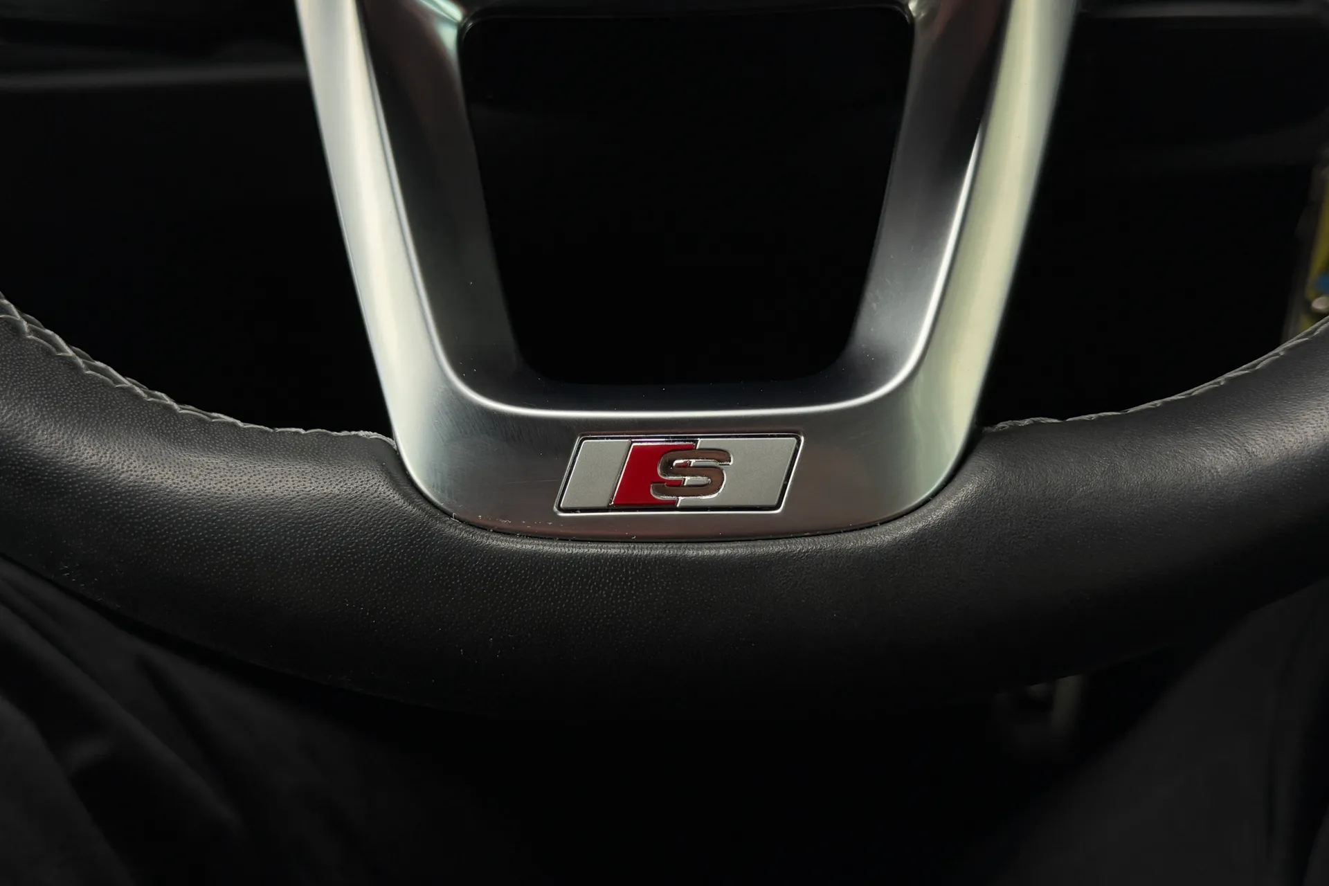 Audi Q3 thumbnail image number 23