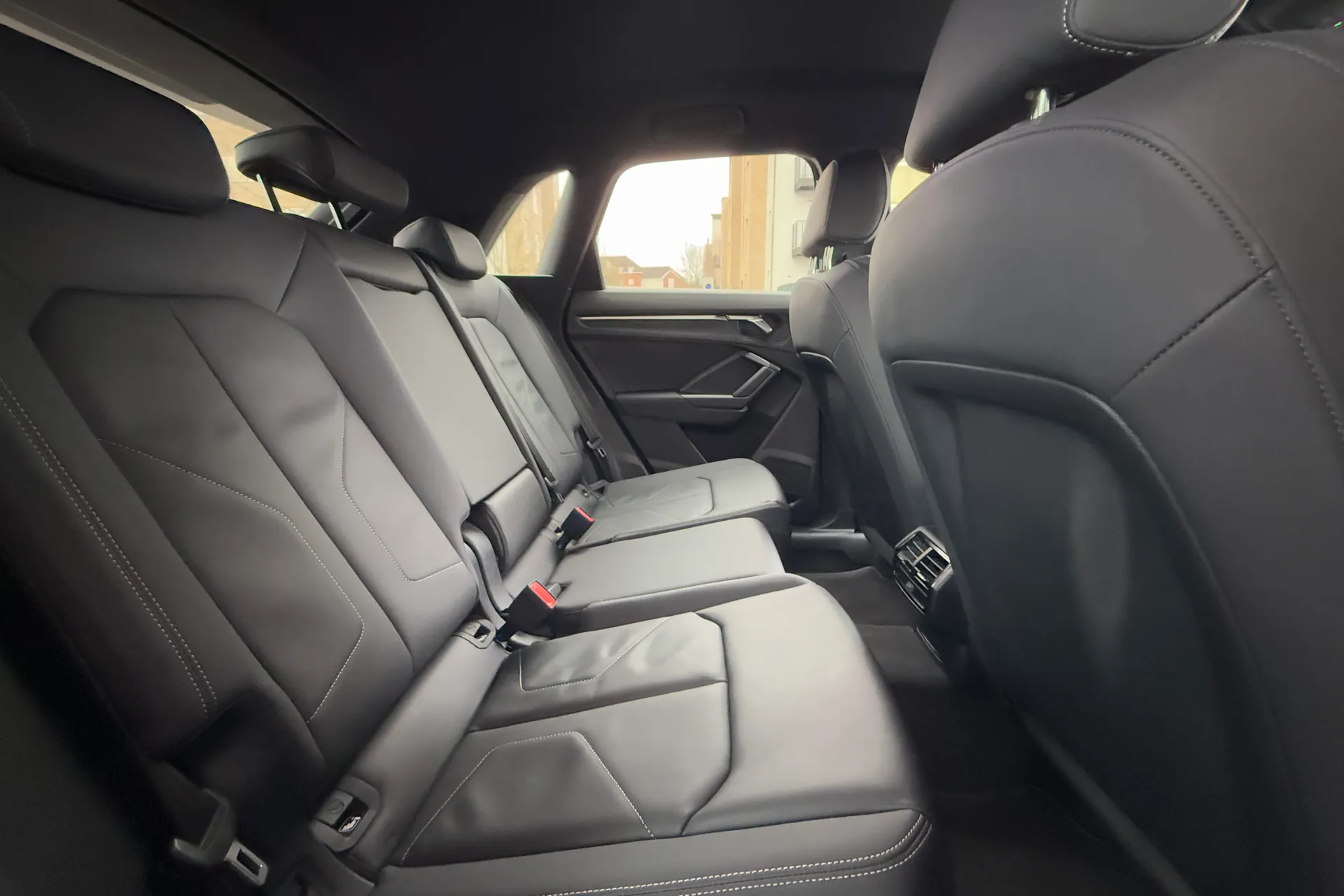 Audi Q3 thumbnail image number 28