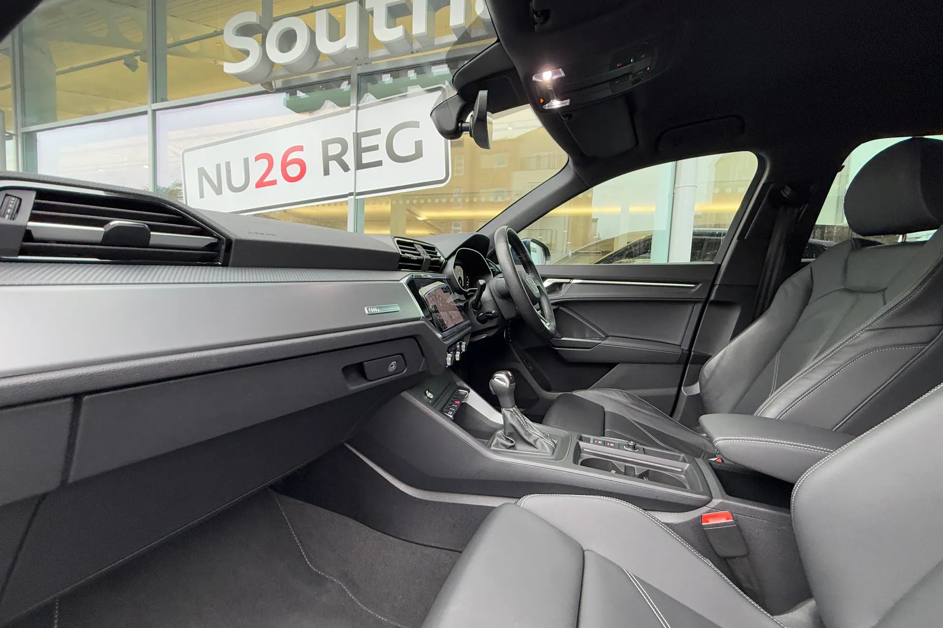 Audi Q3 thumbnail image number 5