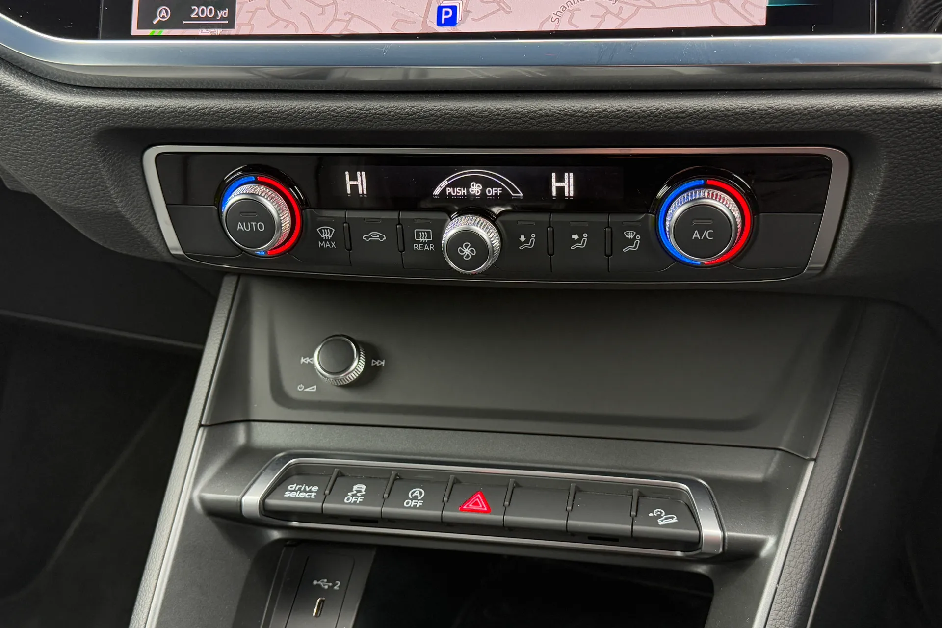 Audi Q3 thumbnail image number 12