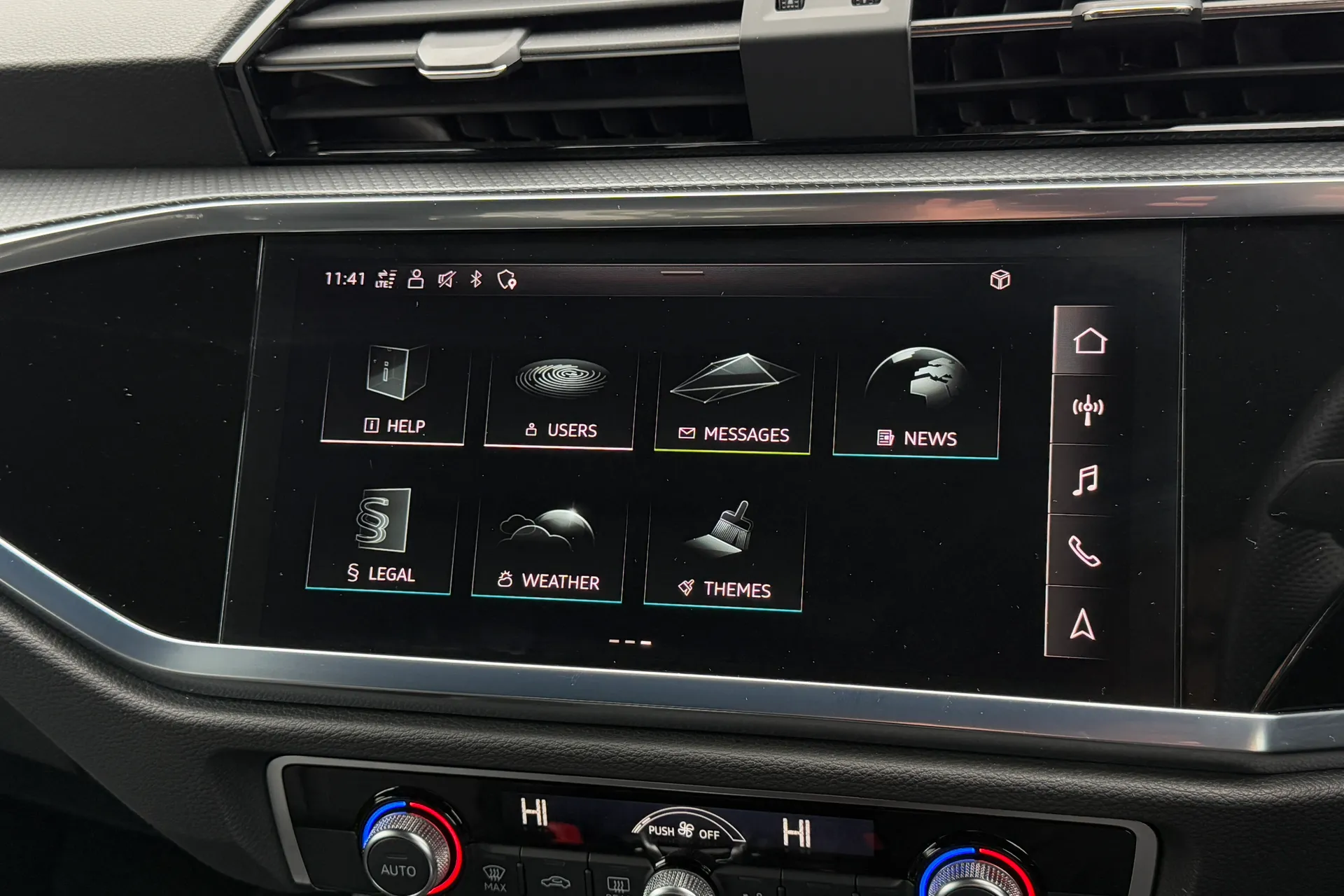 Audi Q3 thumbnail image number 11