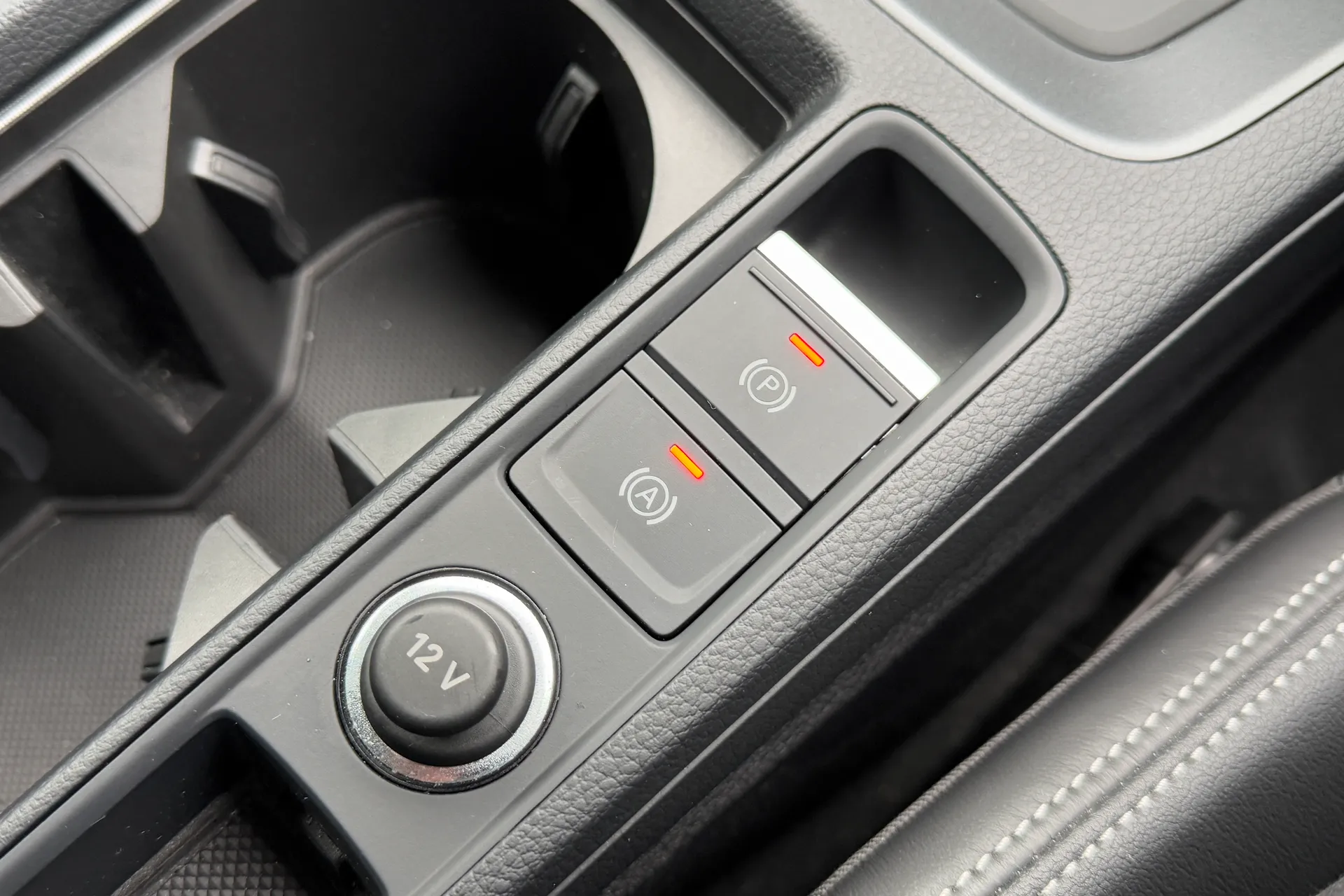 Audi Q3 thumbnail image number 17