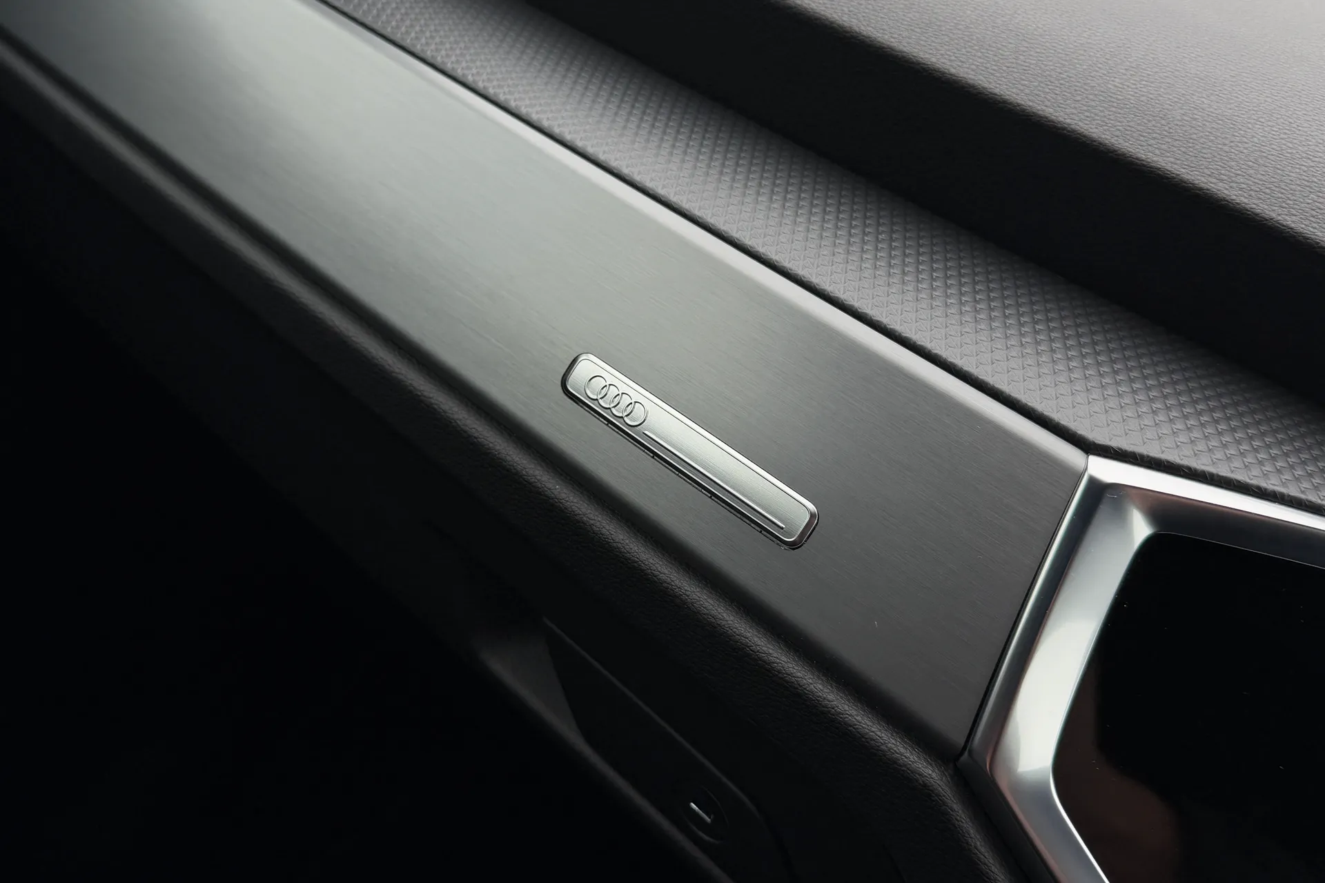 Audi Q3 thumbnail image number 19