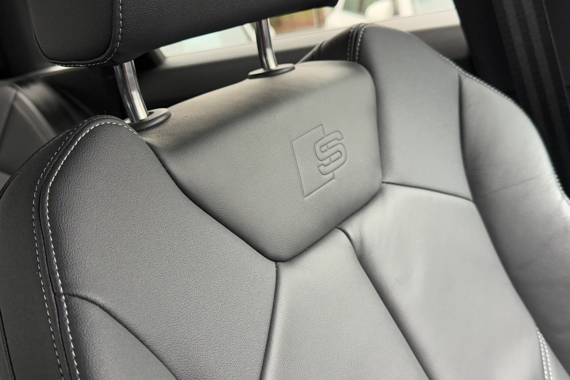 Audi Q3 thumbnail image number 21