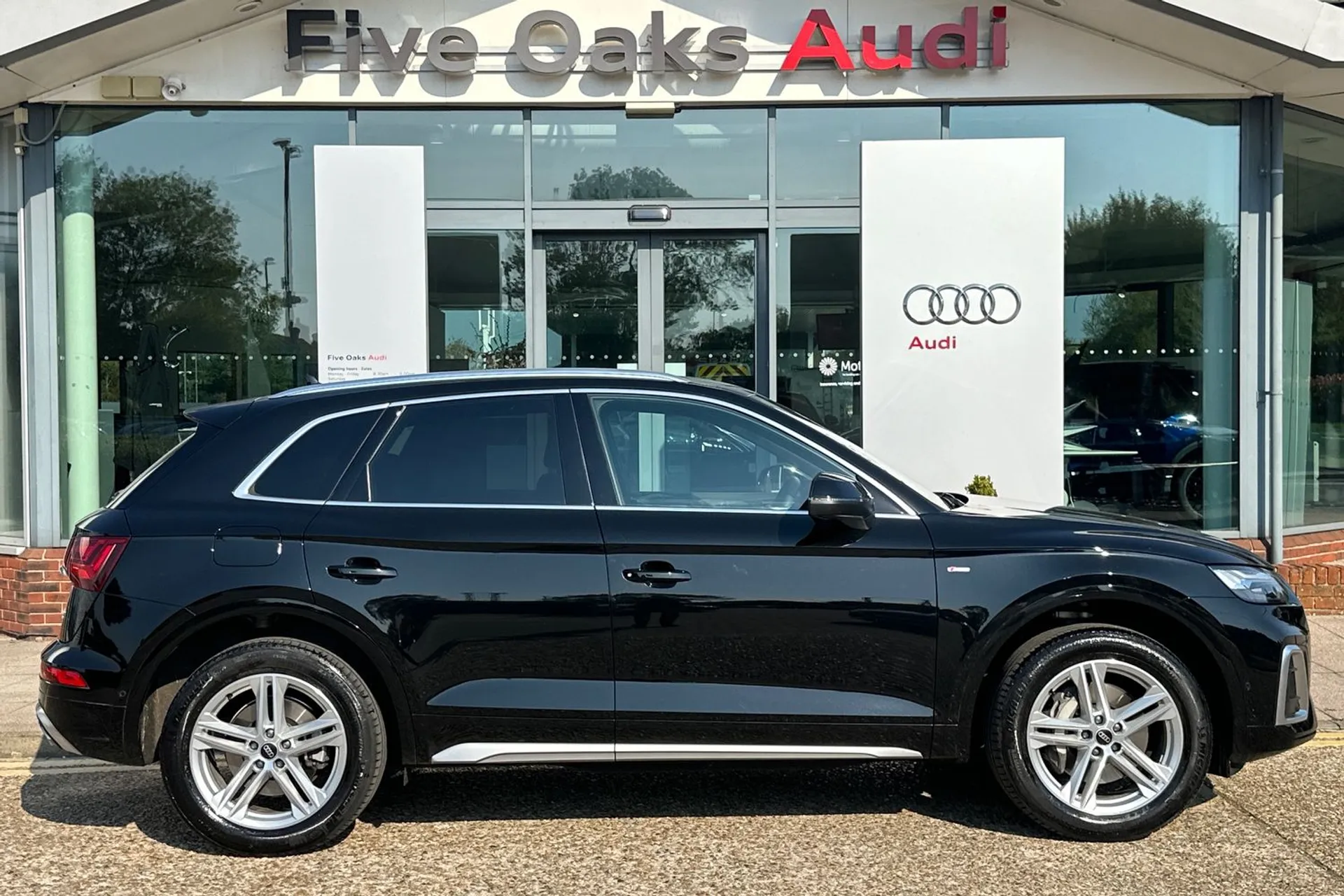 Audi Q5 thumbnail image number 2