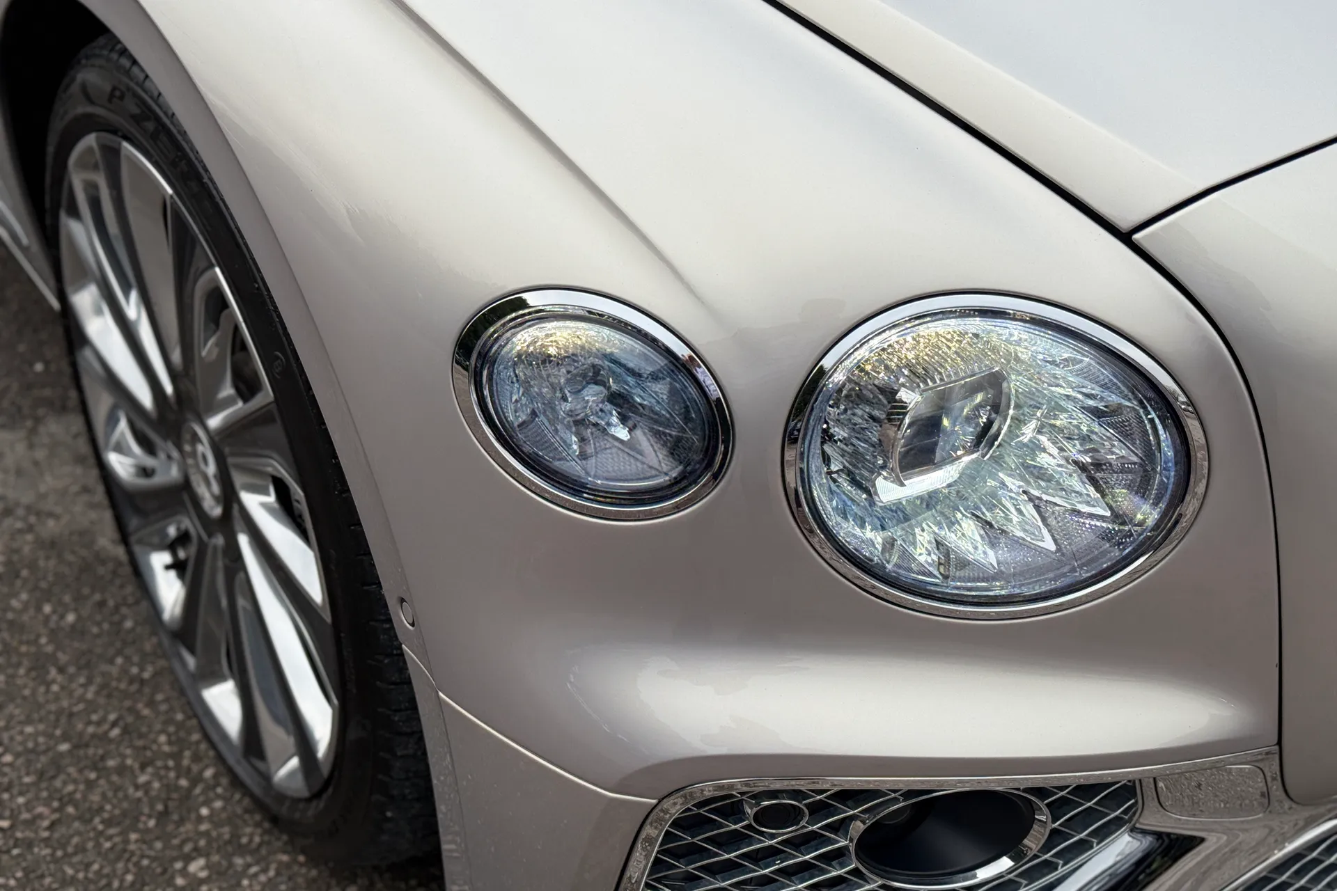 Bentley FLYING SPUR thumbnail image number 40