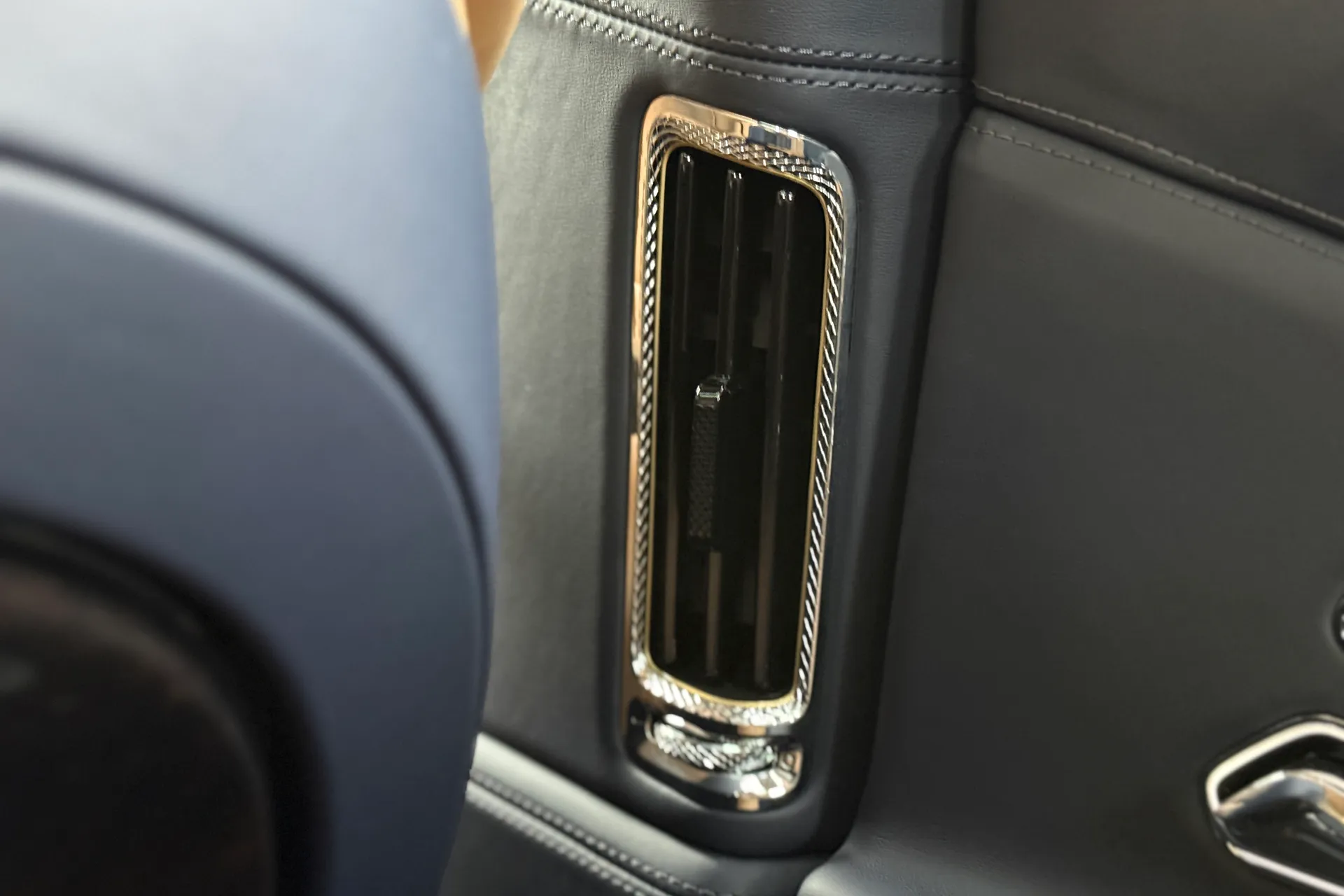 Bentley FLYING SPUR thumbnail image number 31