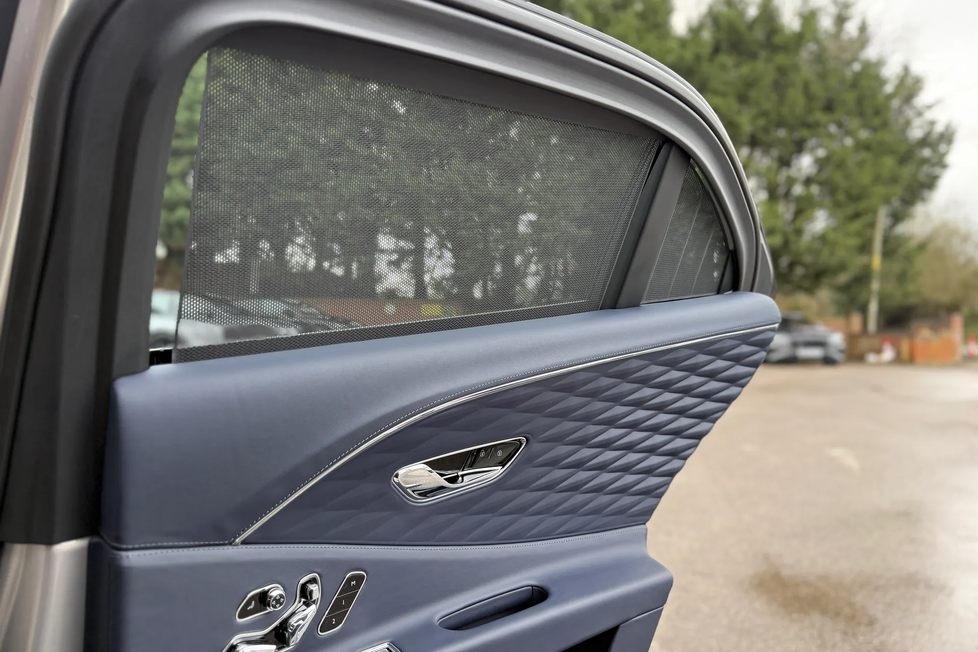 Bentley FLYING SPUR thumbnail image number 37