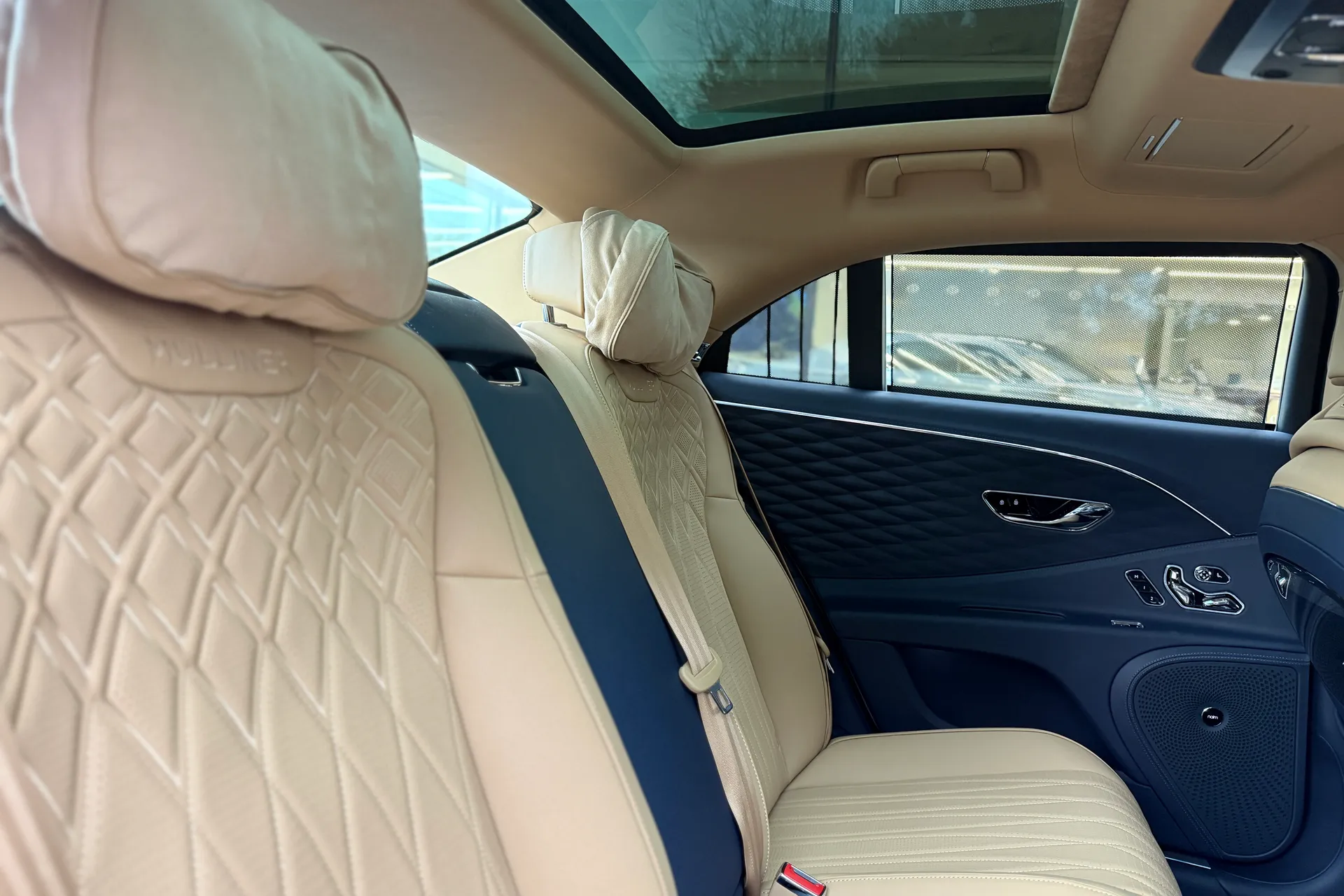 Bentley FLYING SPUR thumbnail image number 23