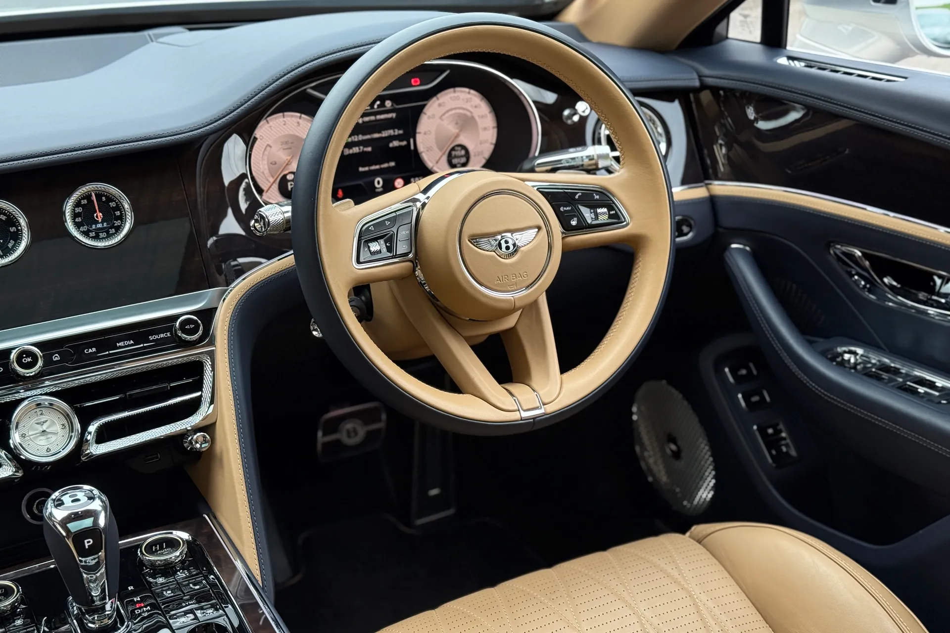 Bentley FLYING SPUR thumbnail image number 30