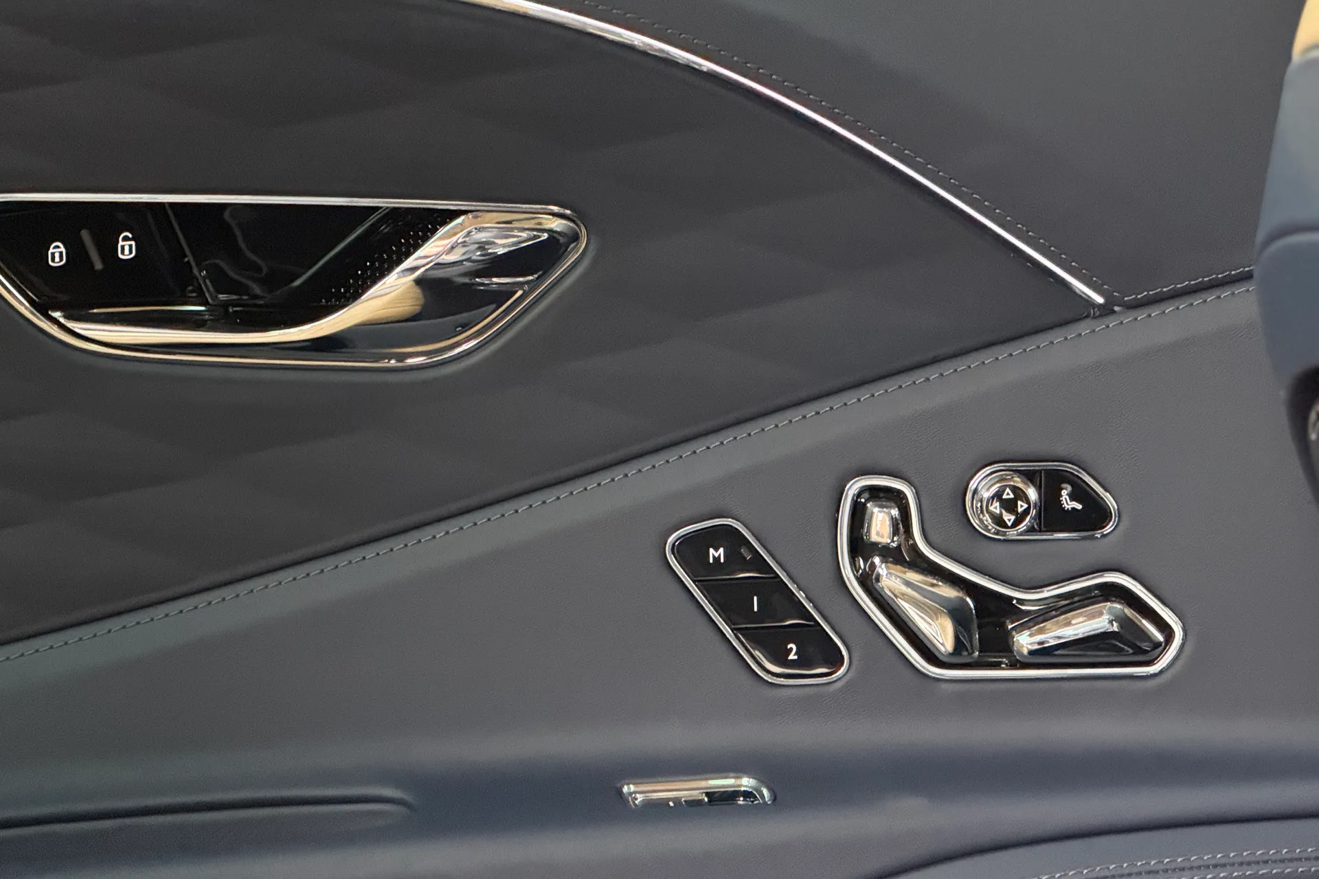 Bentley FLYING SPUR thumbnail image number 28