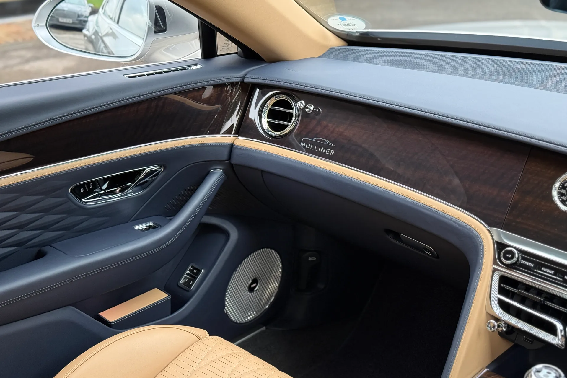 Bentley FLYING SPUR thumbnail image number 32