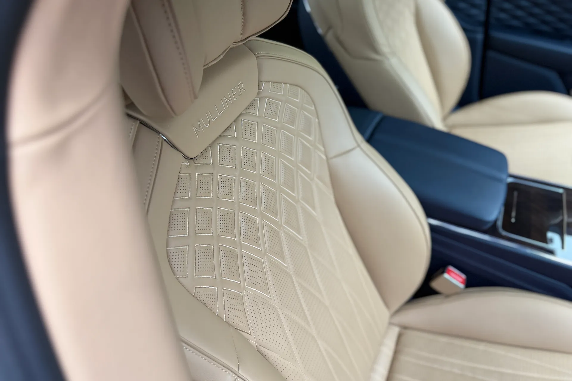 Bentley FLYING SPUR thumbnail image number 18