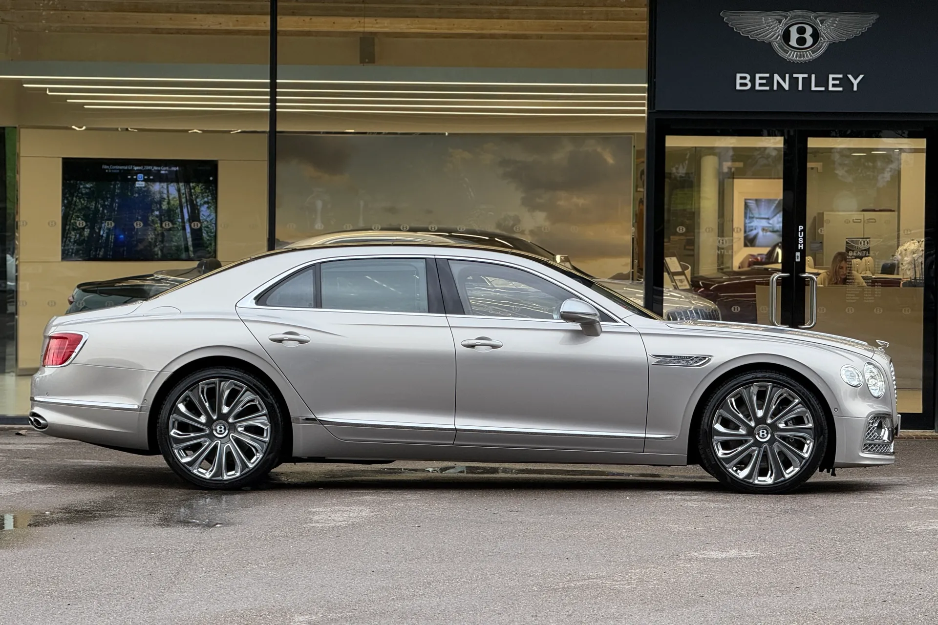 Bentley FLYING SPUR thumbnail image number 4