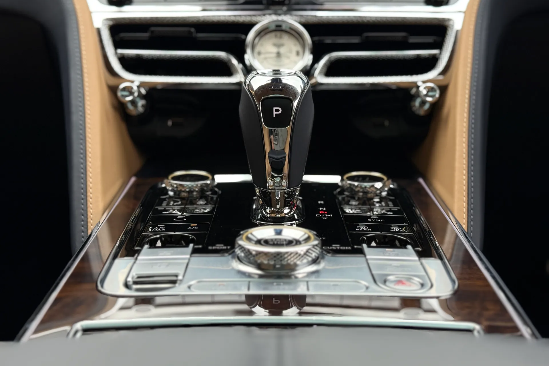 Bentley FLYING SPUR thumbnail image number 29